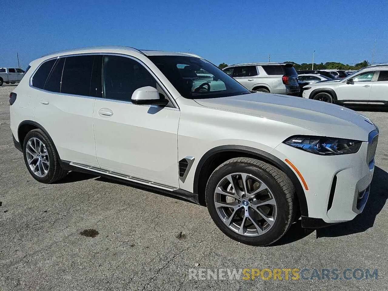 4 Photograph of a damaged car 5UX43EU01S9Y95673 BMW X5 2025