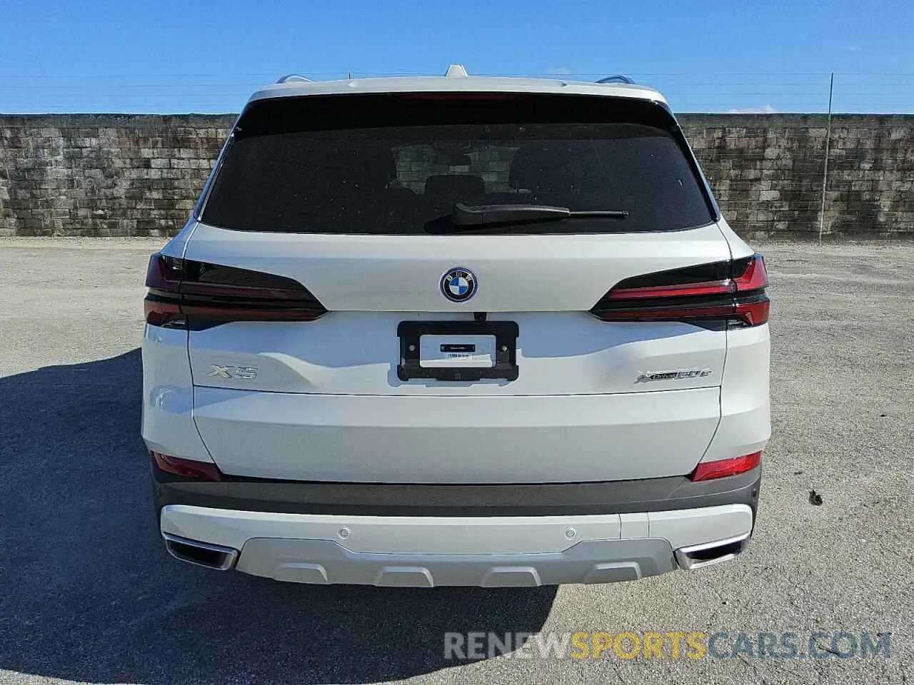 6 Photograph of a damaged car 5UX43EU01S9Y95673 BMW X5 2025