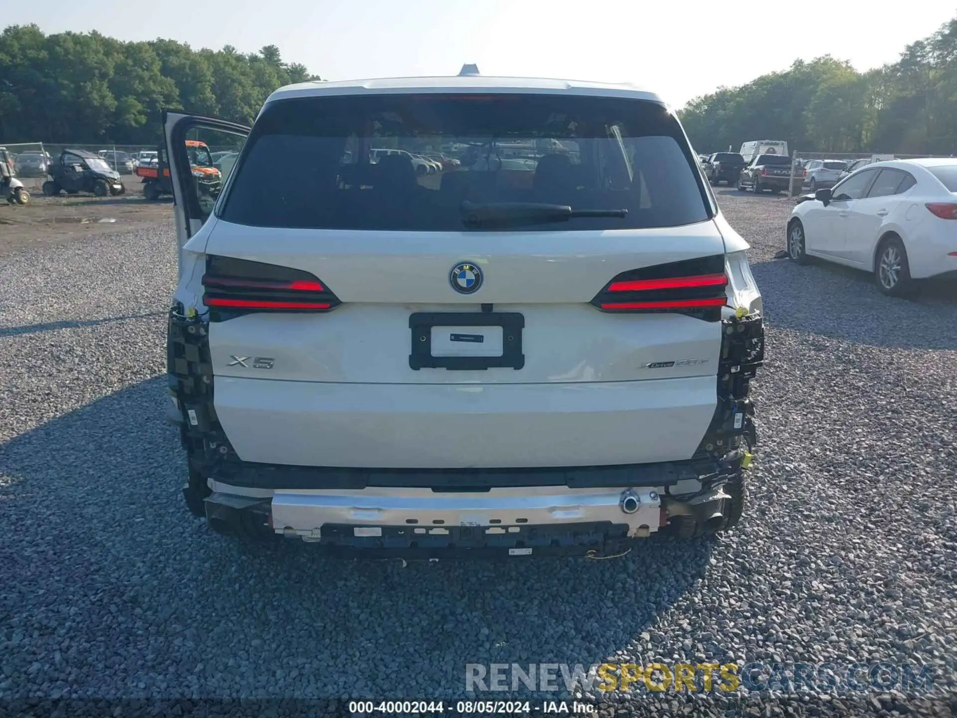 17 Photograph of a damaged car 5UX43EU02S9W51207 BMW X5 2025