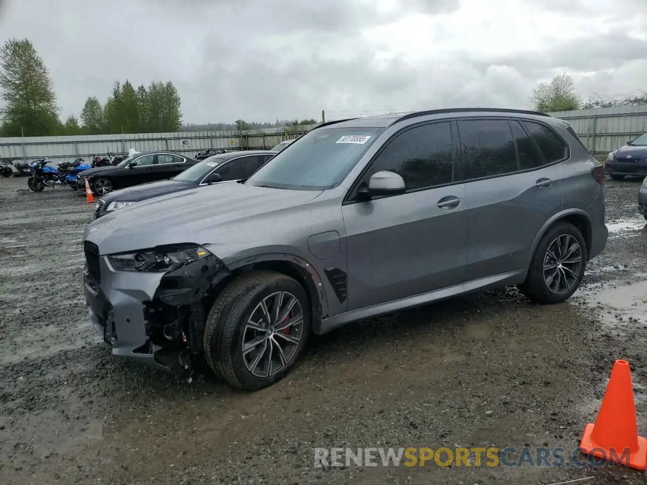 1 Photograph of a damaged car 5UX43EU05S9X45761 BMW X5 2025
