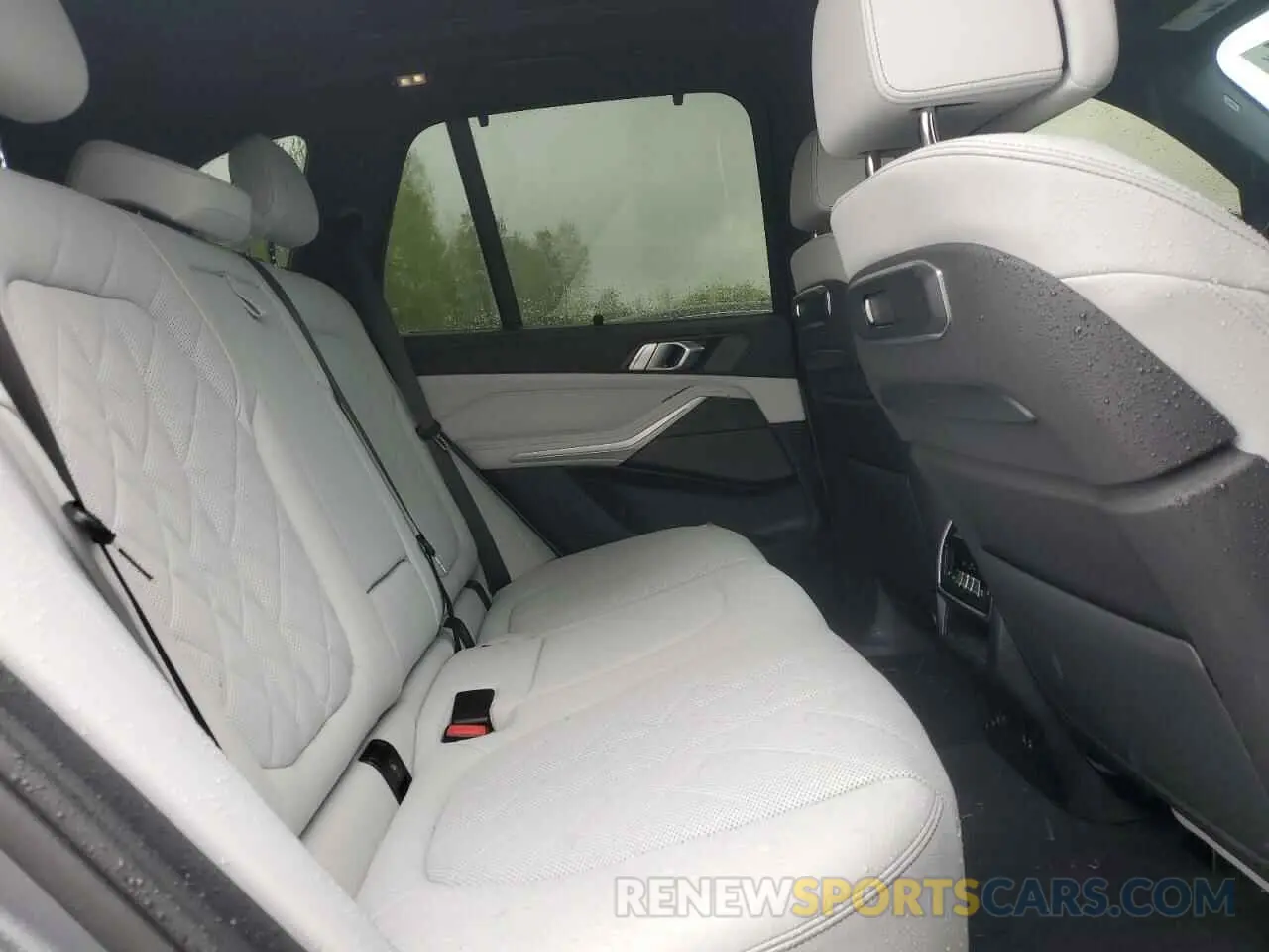 11 Photograph of a damaged car 5UX43EU05S9X45761 BMW X5 2025