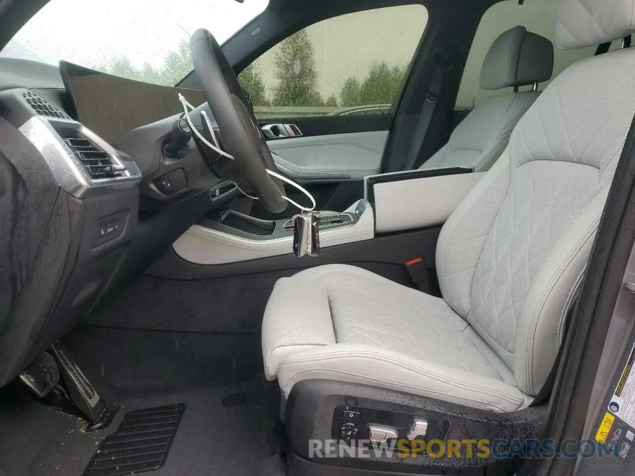 7 Photograph of a damaged car 5UX43EU05S9X45761 BMW X5 2025