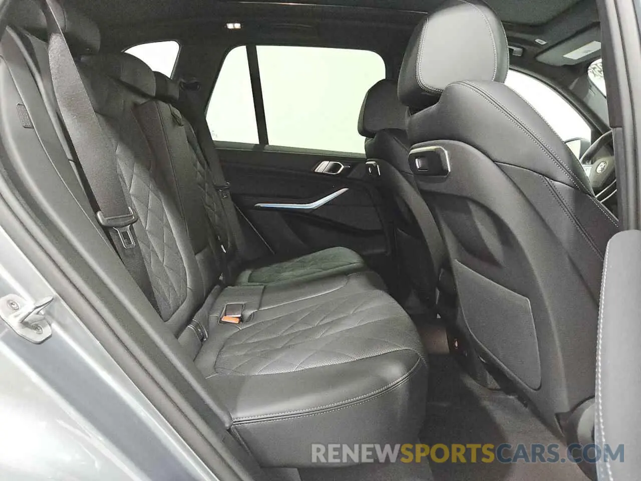 11 Photograph of a damaged car 5UX43EU07S9Y94415 BMW X5 2025