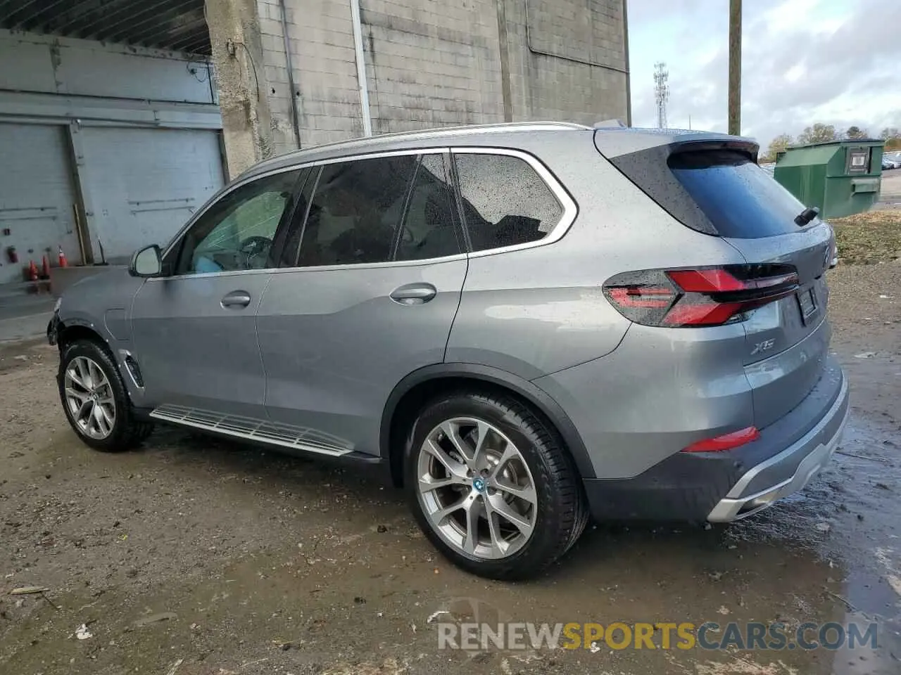 2 Photograph of a damaged car 5UX43EU09S9W96886 BMW X5 2025