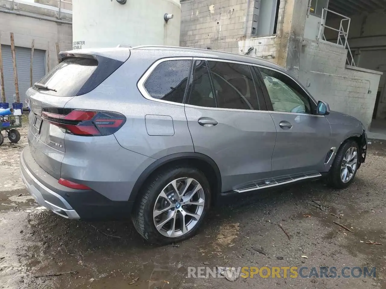 3 Photograph of a damaged car 5UX43EU09S9W96886 BMW X5 2025