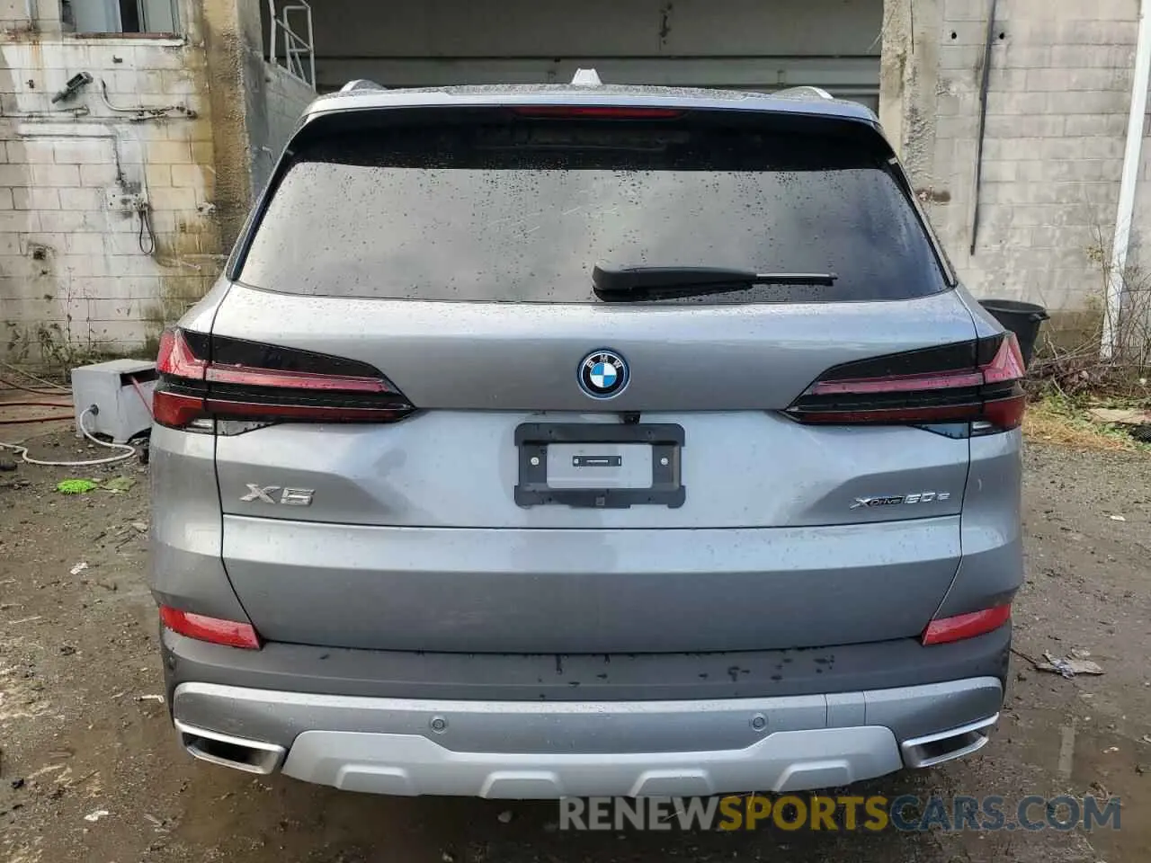 6 Photograph of a damaged car 5UX43EU09S9W96886 BMW X5 2025