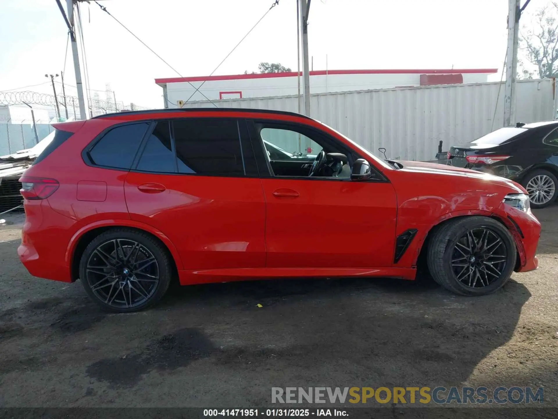 14 Photograph of a damaged car 5YMJU0C00L9B05717 BMW X5 M 2020