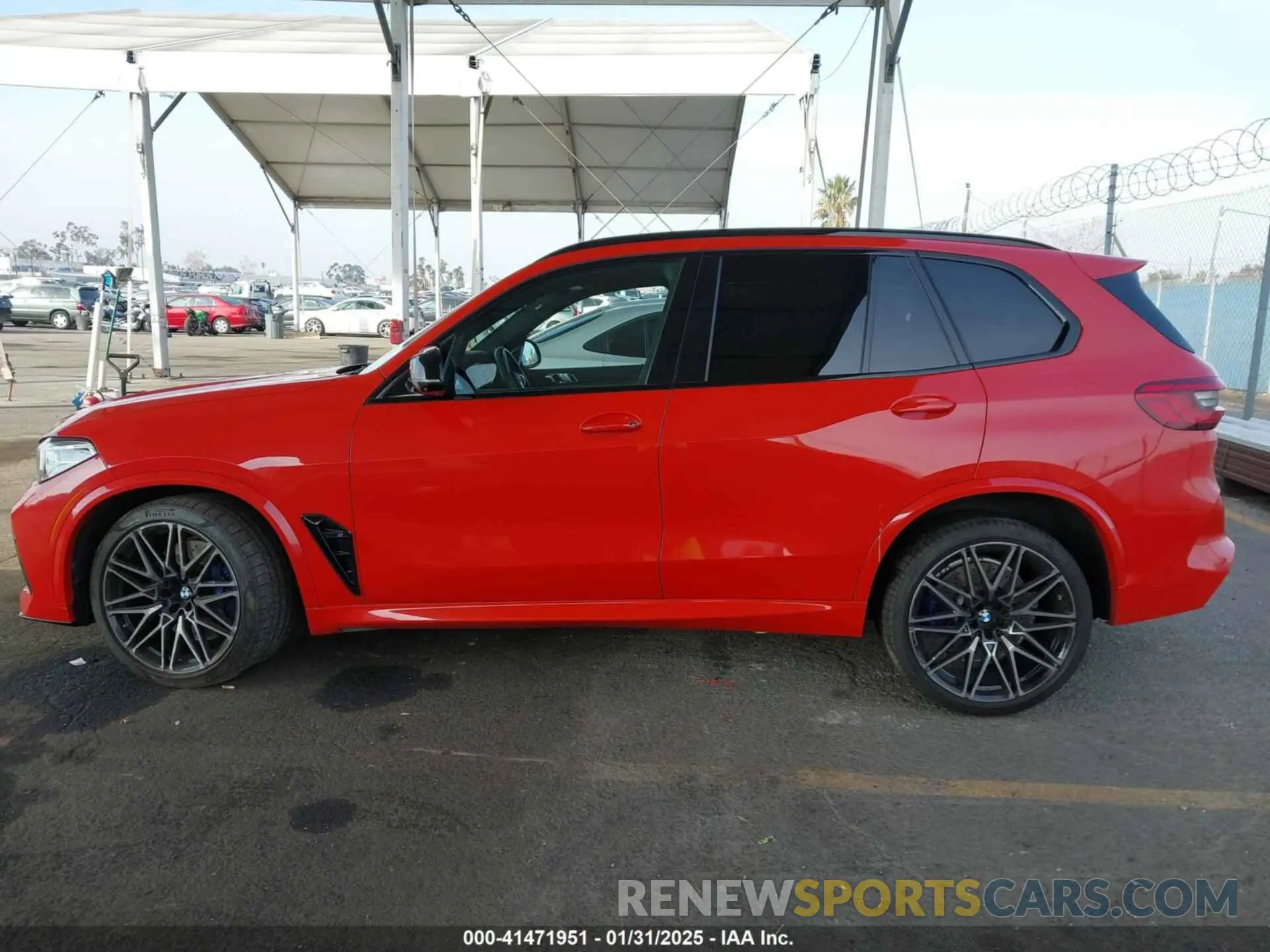 15 Photograph of a damaged car 5YMJU0C00L9B05717 BMW X5 M 2020