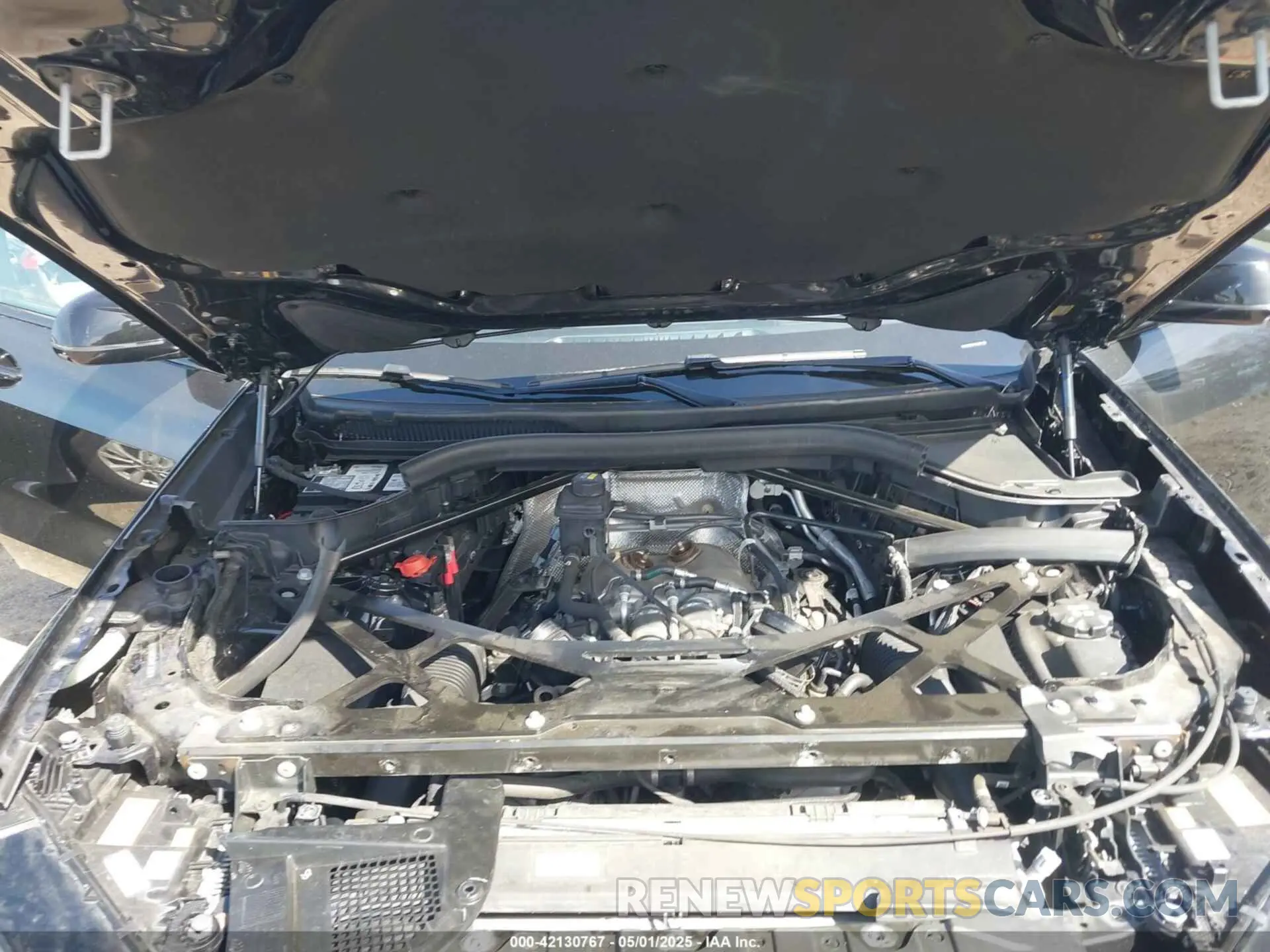 10 Photograph of a damaged car 5YMJU0C08M9F36288 BMW X5 M 2021