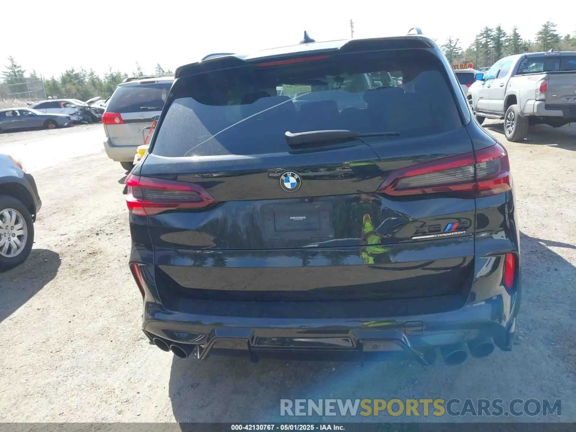 17 Photograph of a damaged car 5YMJU0C08M9F36288 BMW X5 M 2021