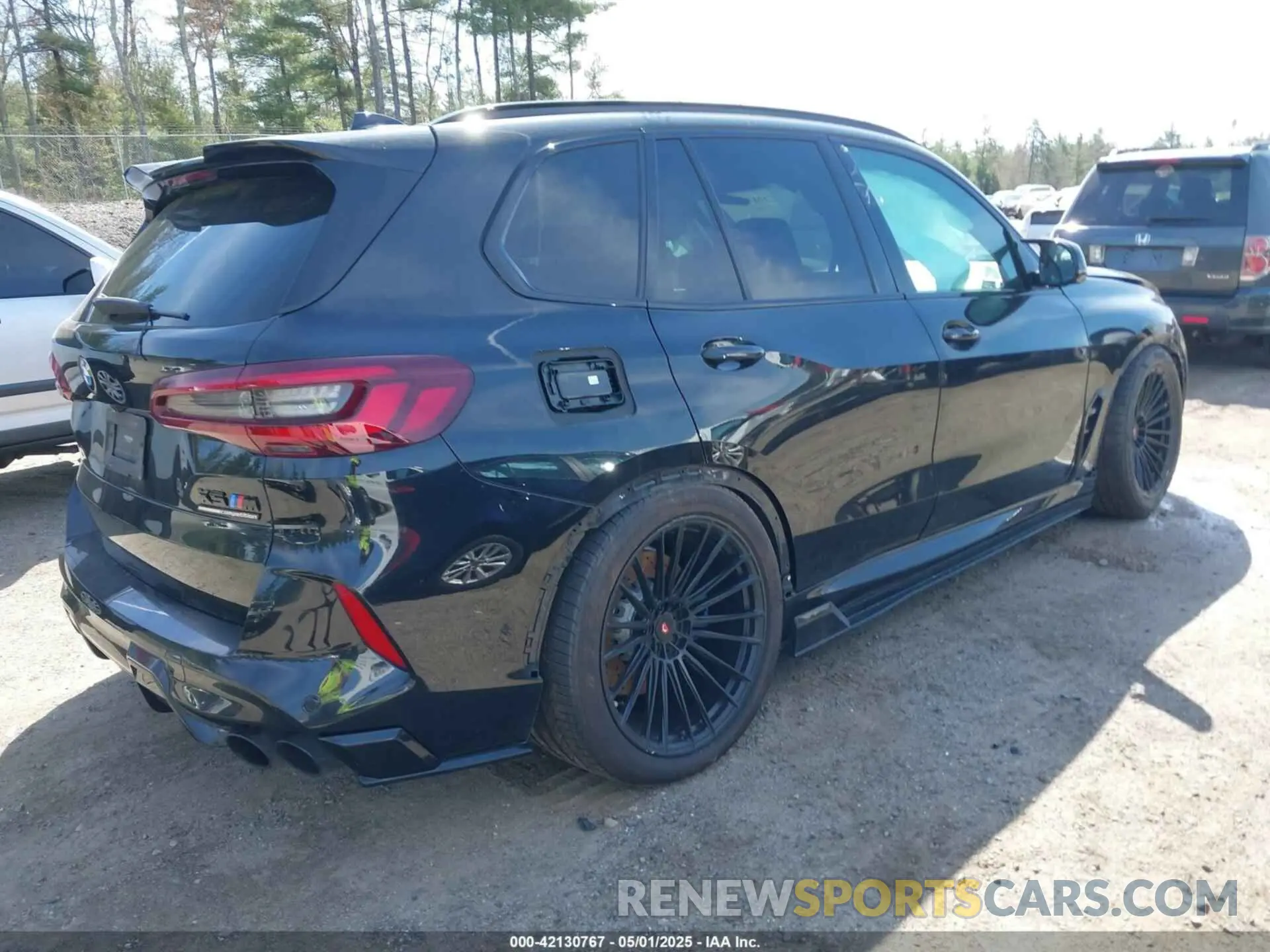 19 Photograph of a damaged car 5YMJU0C08M9F36288 BMW X5 M 2021
