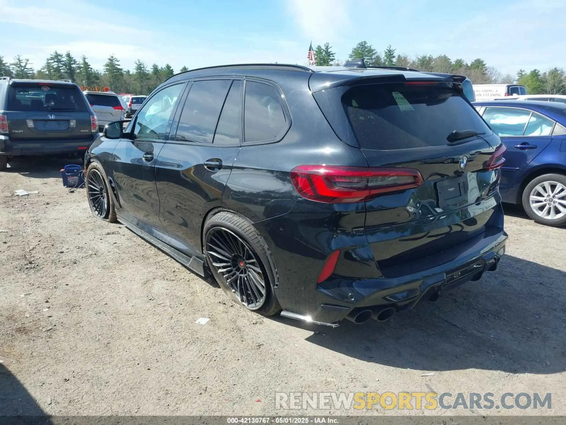 3 Photograph of a damaged car 5YMJU0C08M9F36288 BMW X5 M 2021