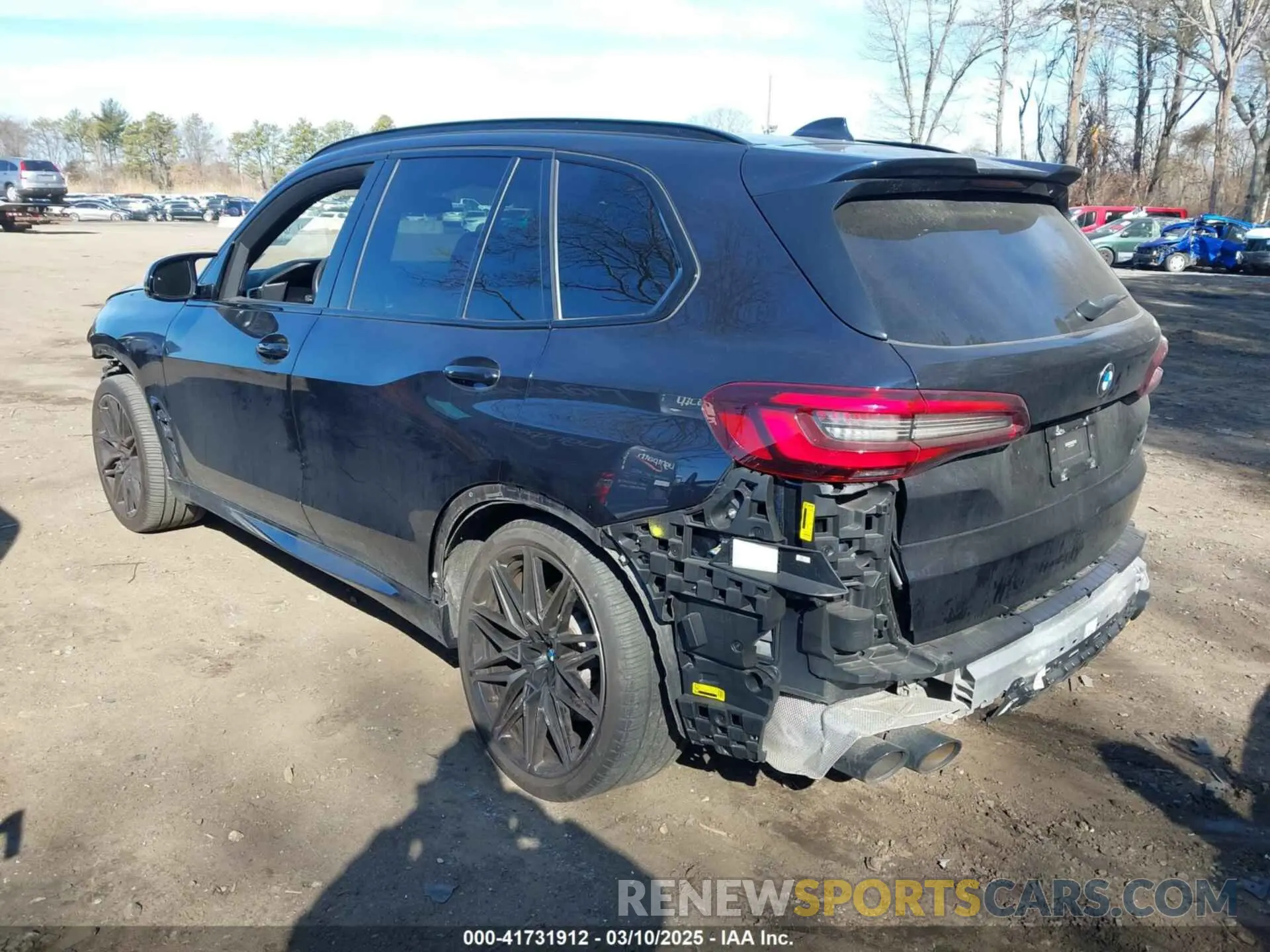 3 Photograph of a damaged car 5YMJU0C00N9J23747 BMW X5 M 2022
