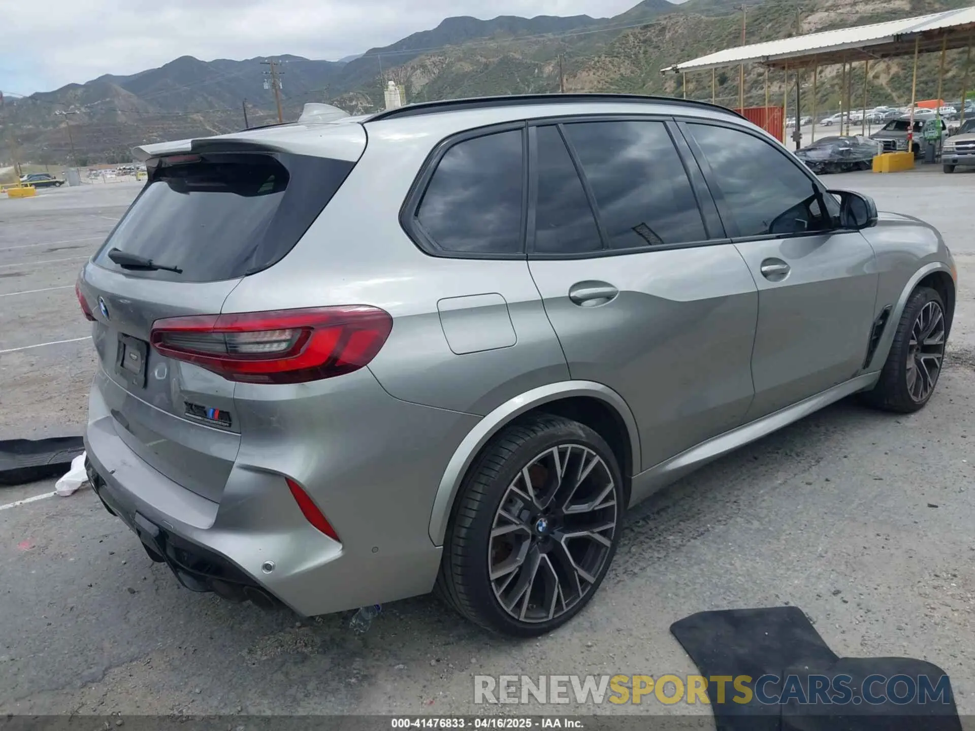 4 Photograph of a damaged car 5YMJU0C00N9M59253 BMW X5 M 2022