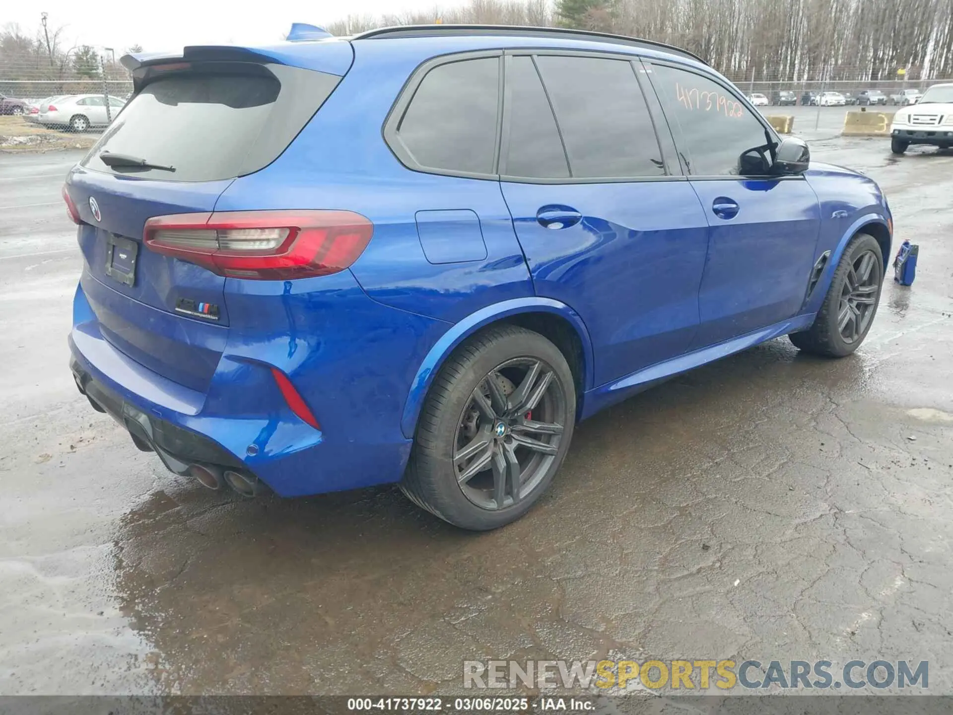 4 Photograph of a damaged car 5YMJU0C03N9M51891 BMW X5 M 2022