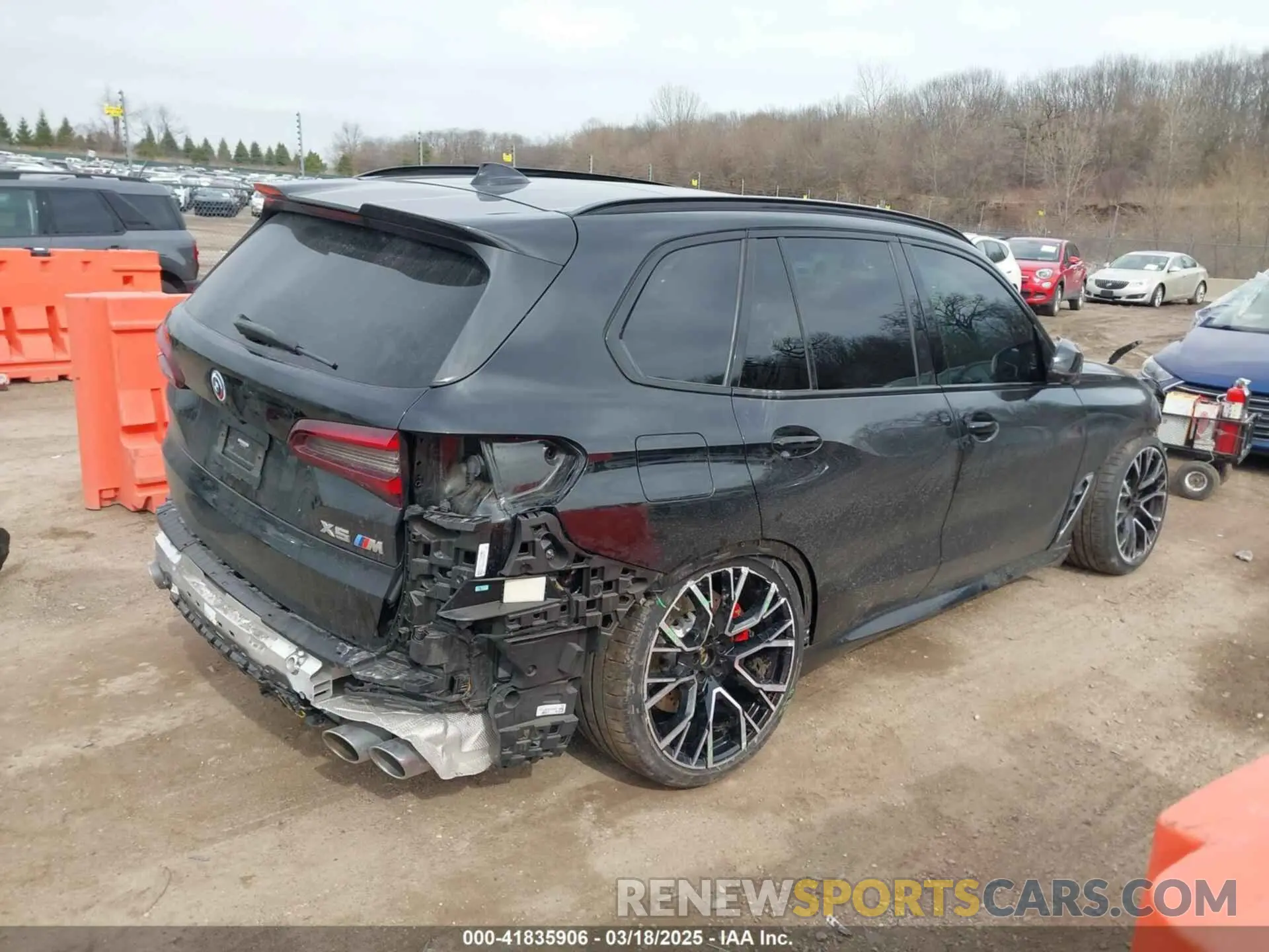 4 Photograph of a damaged car 5YMJU0C03P9P55922 BMW X5 M 2023