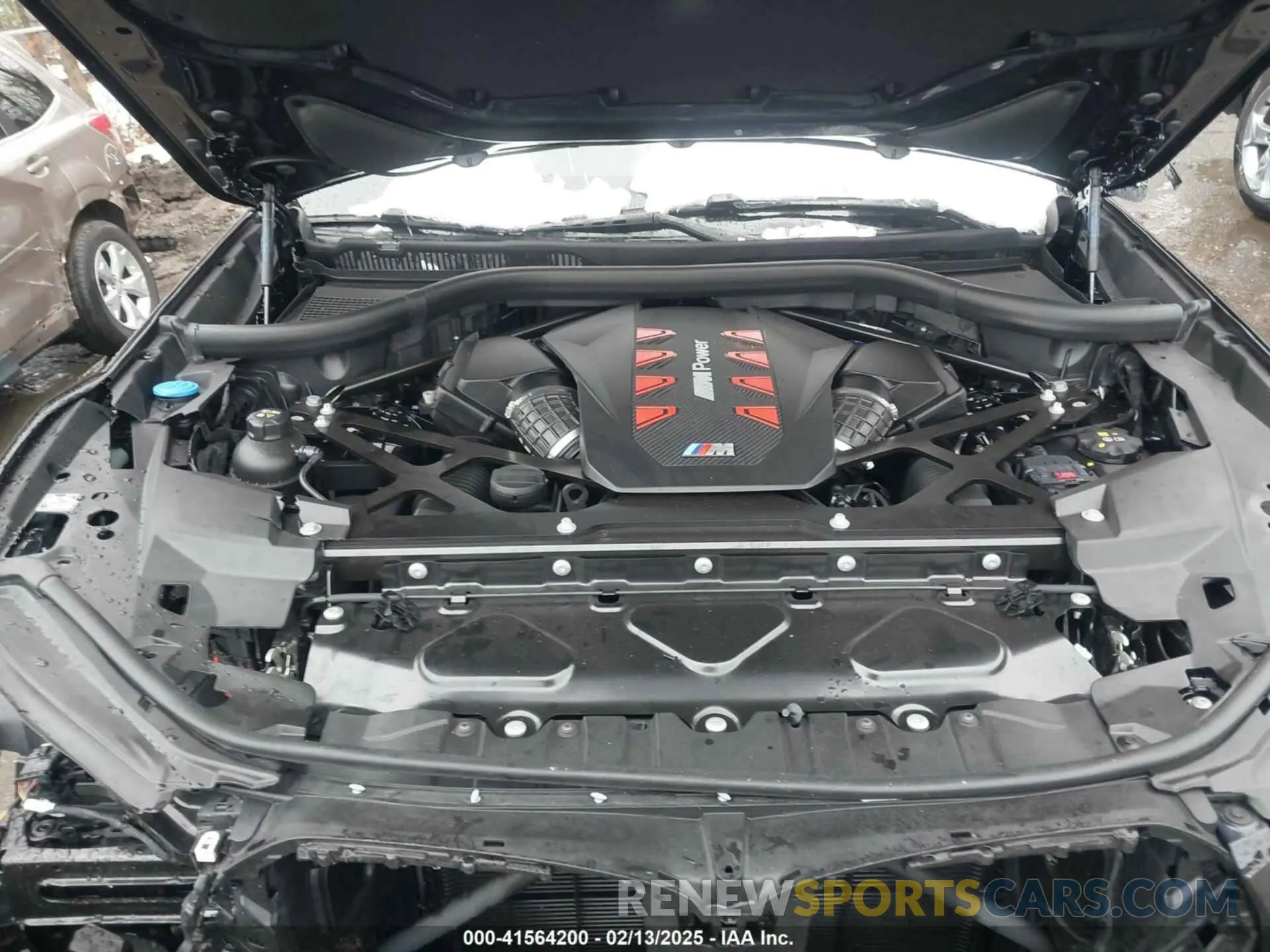 10 Photograph of a damaged car 5YM13ET02R9U17916 BMW X5 M 2024