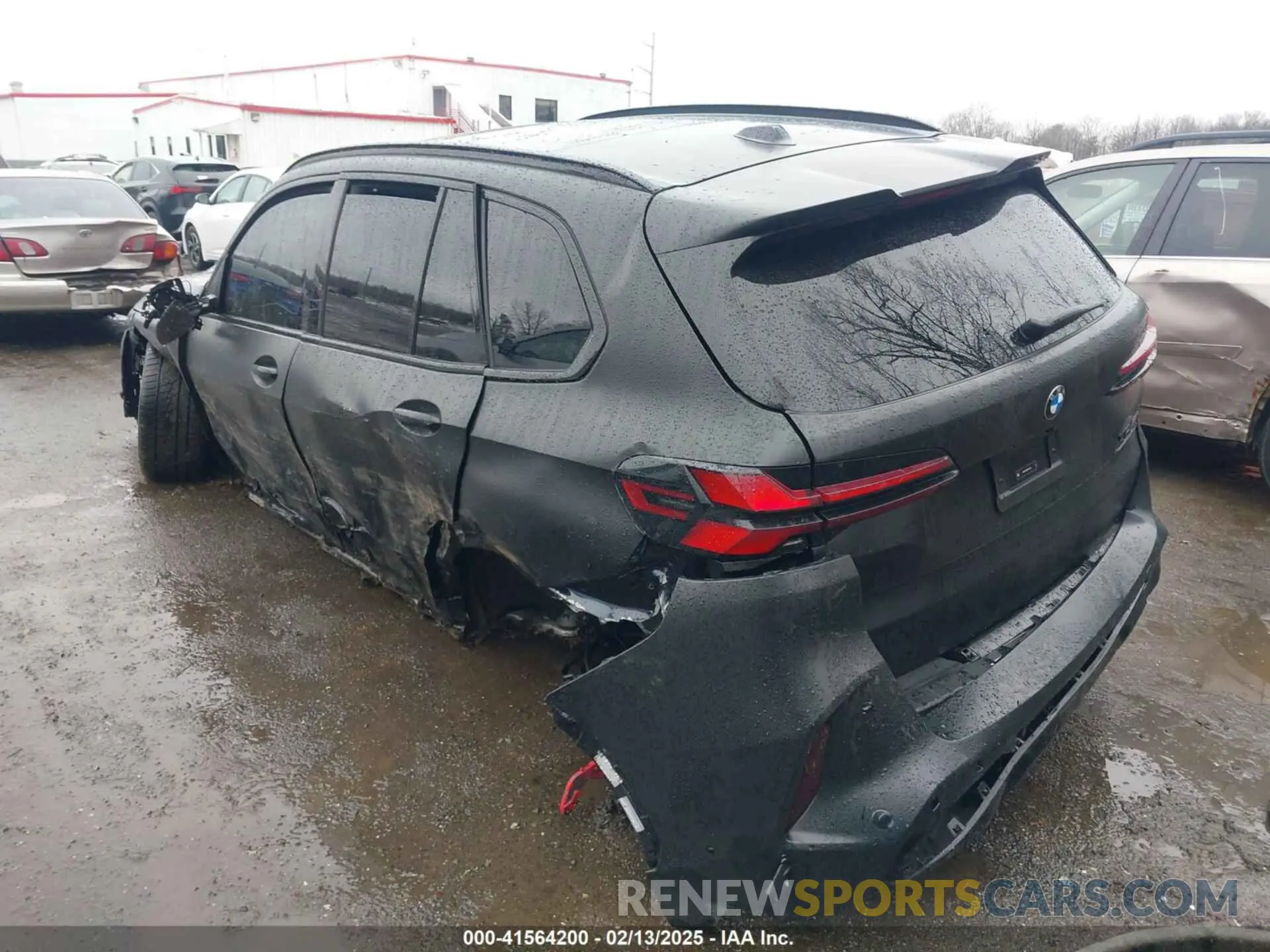 3 Photograph of a damaged car 5YM13ET02R9U17916 BMW X5 M 2024