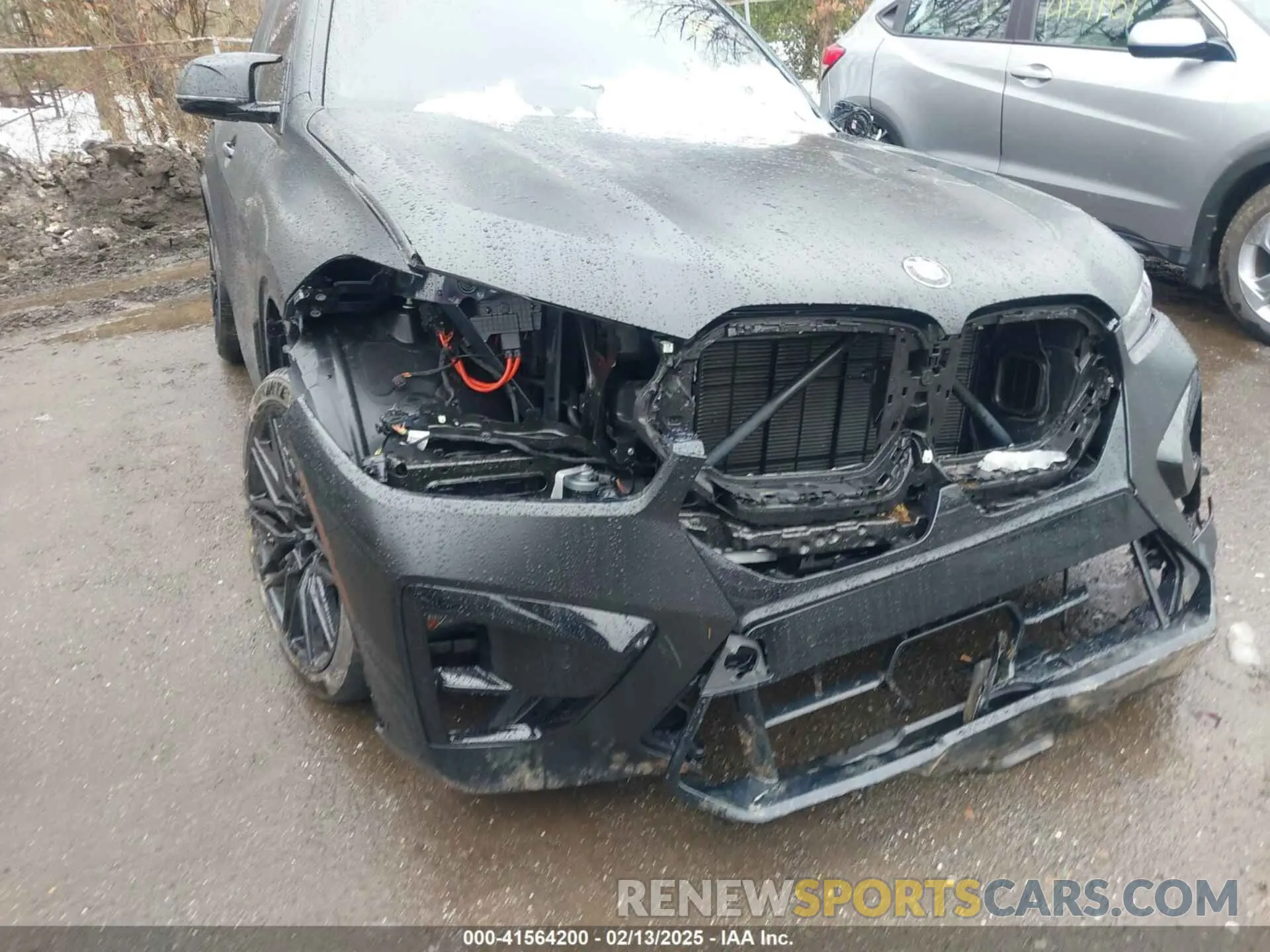 6 Photograph of a damaged car 5YM13ET02R9U17916 BMW X5 M 2024