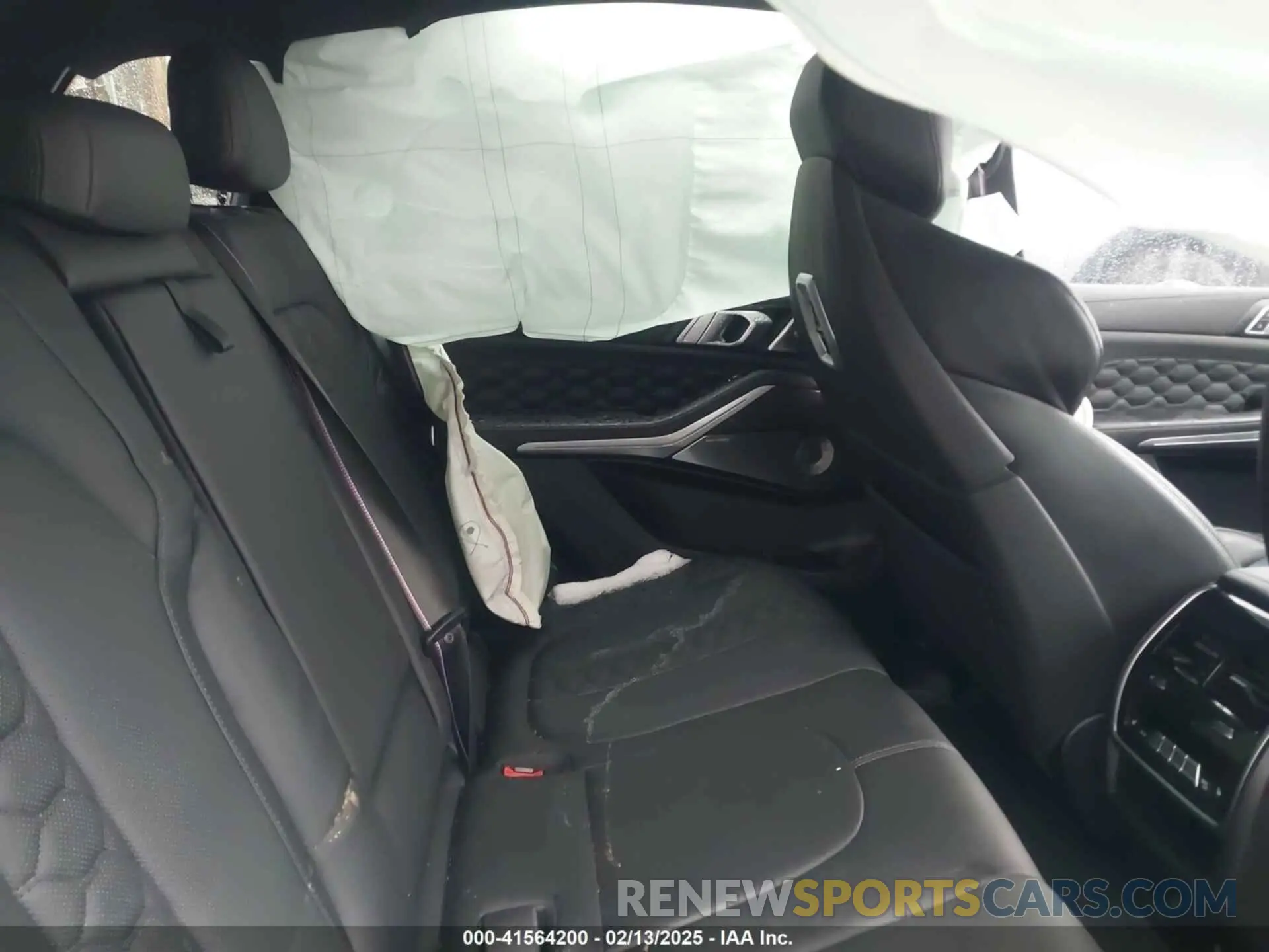 8 Photograph of a damaged car 5YM13ET02R9U17916 BMW X5 M 2024