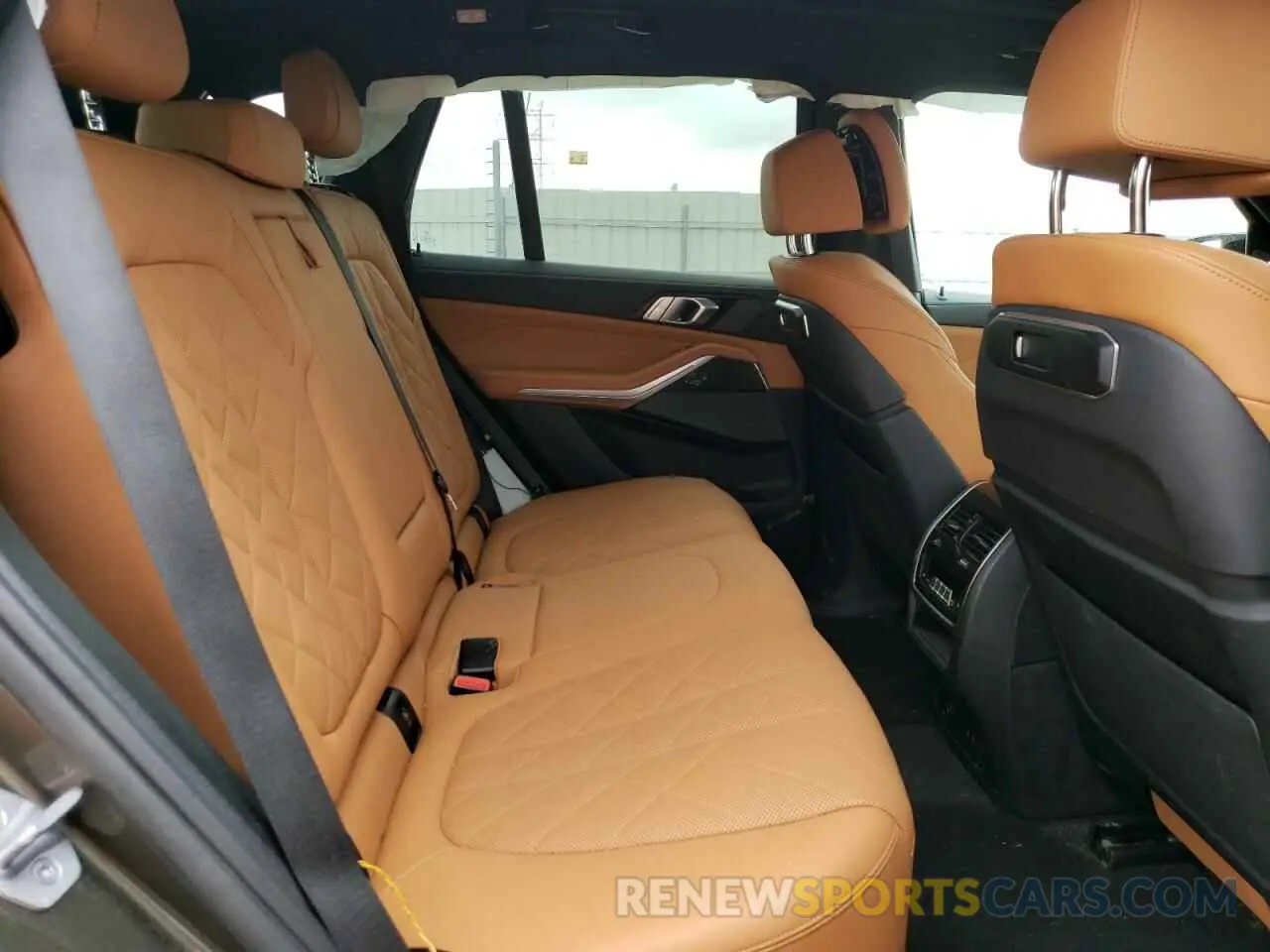 11 Photograph of a damaged car 5UX33EU04R9T50055 BMW X5 M60I 2024
