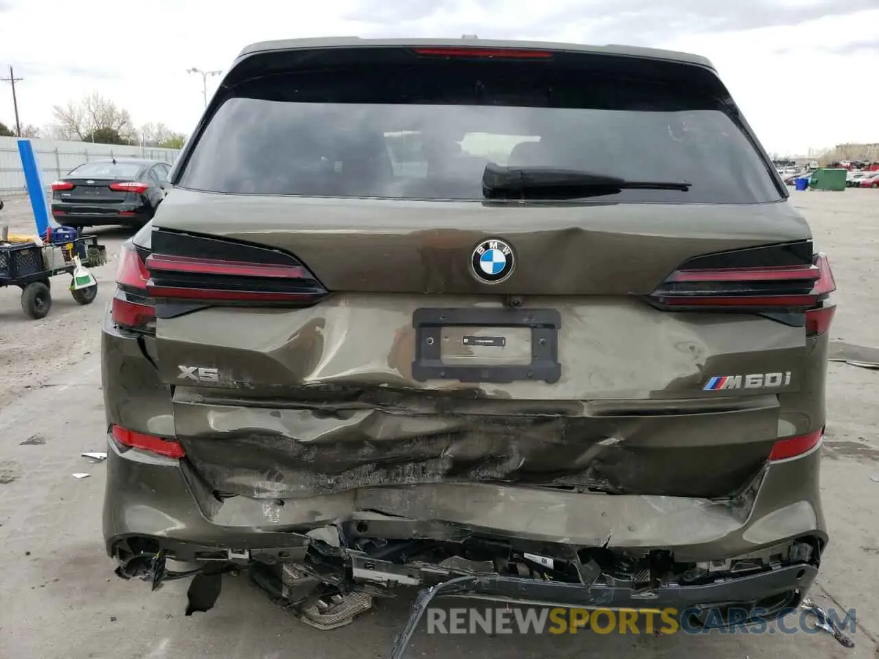 6 Photograph of a damaged car 5UX33EU04R9T50055 BMW X5 M60I 2024