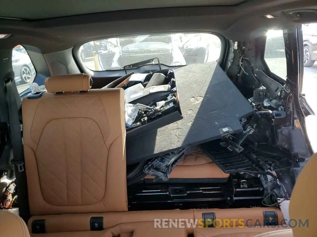 10 Photograph of a damaged car 5UX33EU07R9T15106 BMW X5 M60I 2024