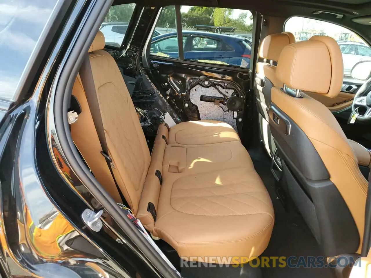 11 Photograph of a damaged car 5UX33EU07R9T15106 BMW X5 M60I 2024
