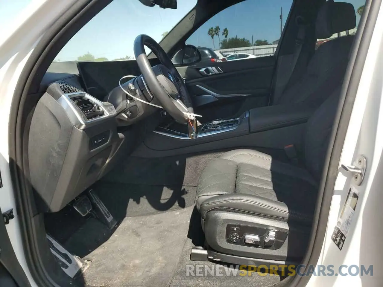 7 Photograph of a damaged car 5UX33EU06S9X27846 BMW X5 M60I 2025