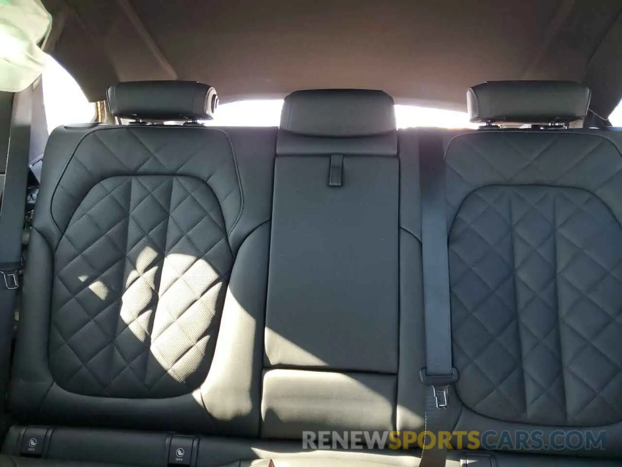 10 Photograph of a damaged car 5UX33EU08S9Y18536 BMW X5 M60I 2025