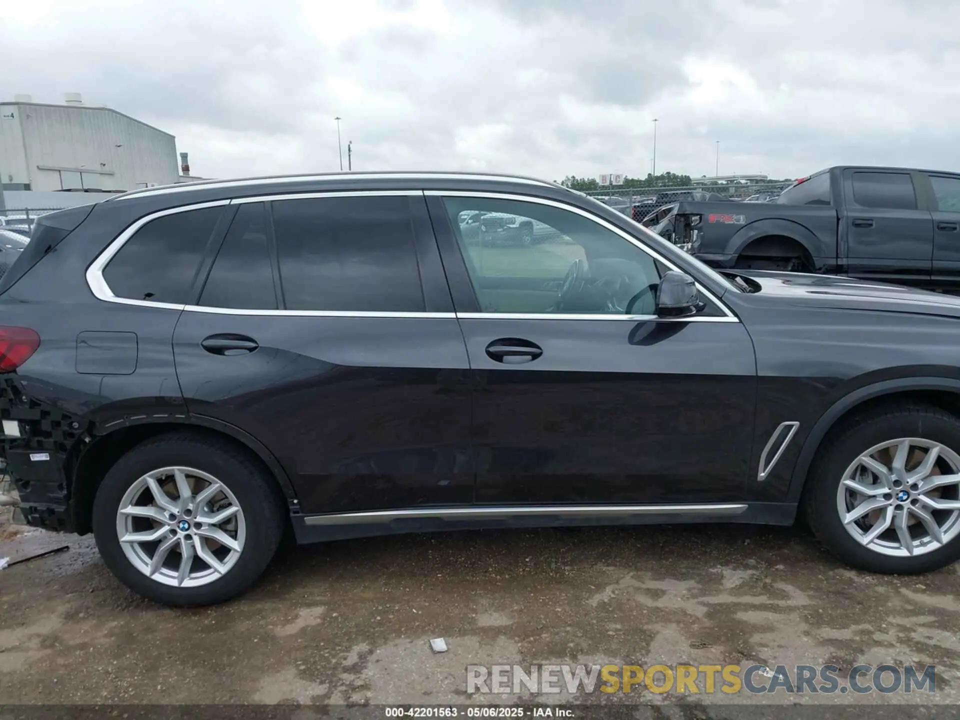 14 Photograph of a damaged car 5UXTA6C02M9F88978 BMW X5 PHEV 2021