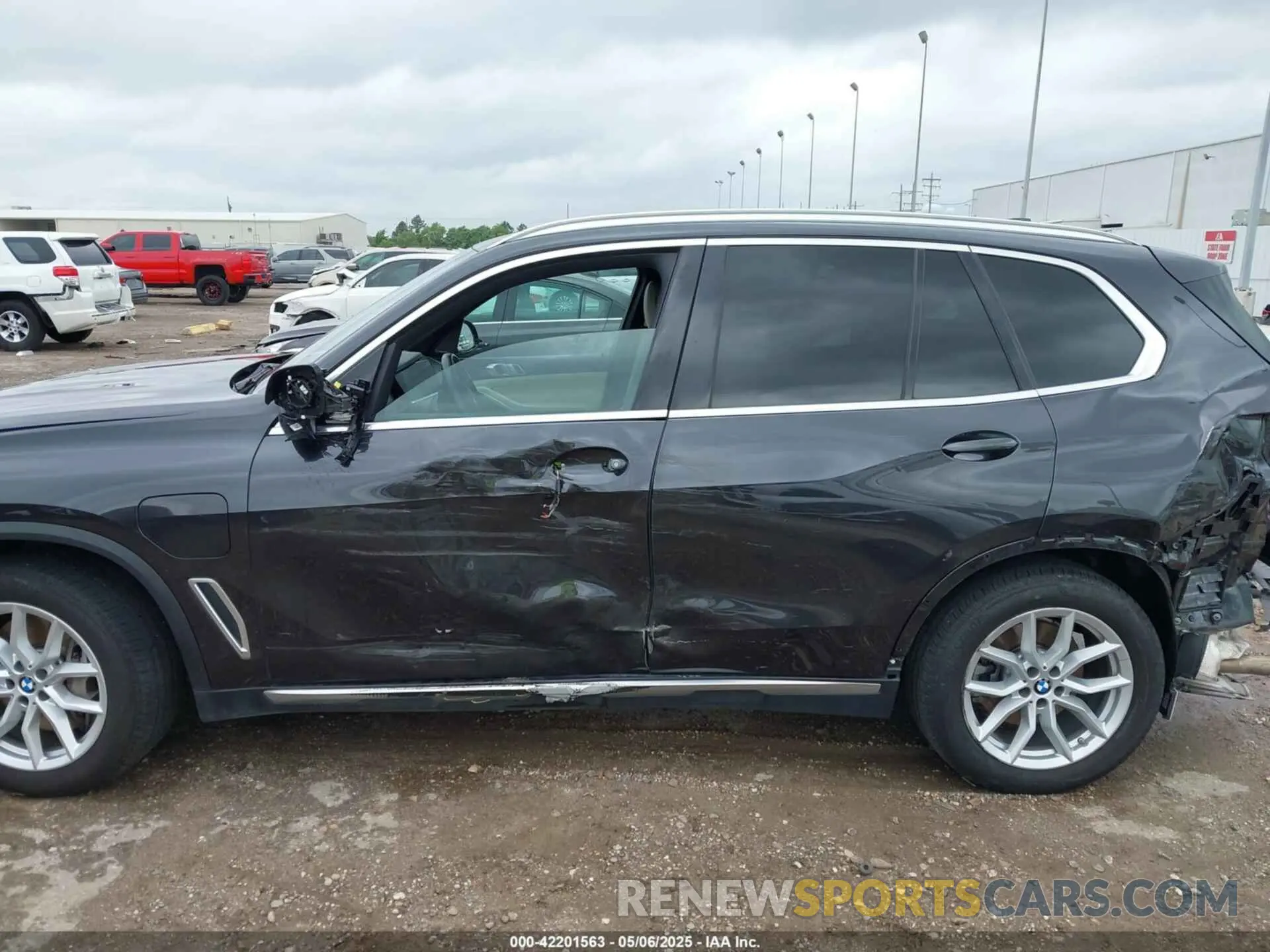 15 Photograph of a damaged car 5UXTA6C02M9F88978 BMW X5 PHEV 2021