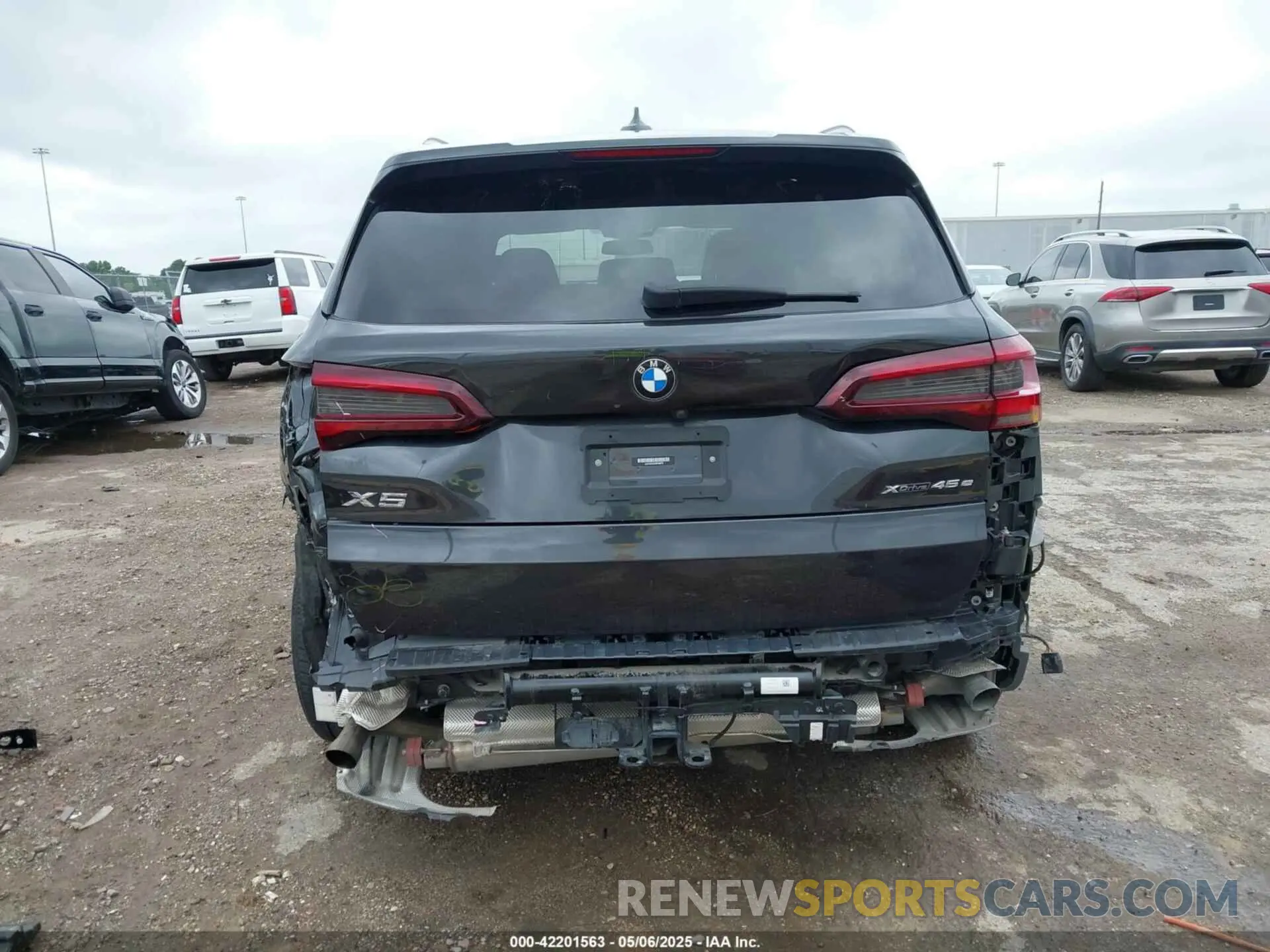 17 Photograph of a damaged car 5UXTA6C02M9F88978 BMW X5 PHEV 2021