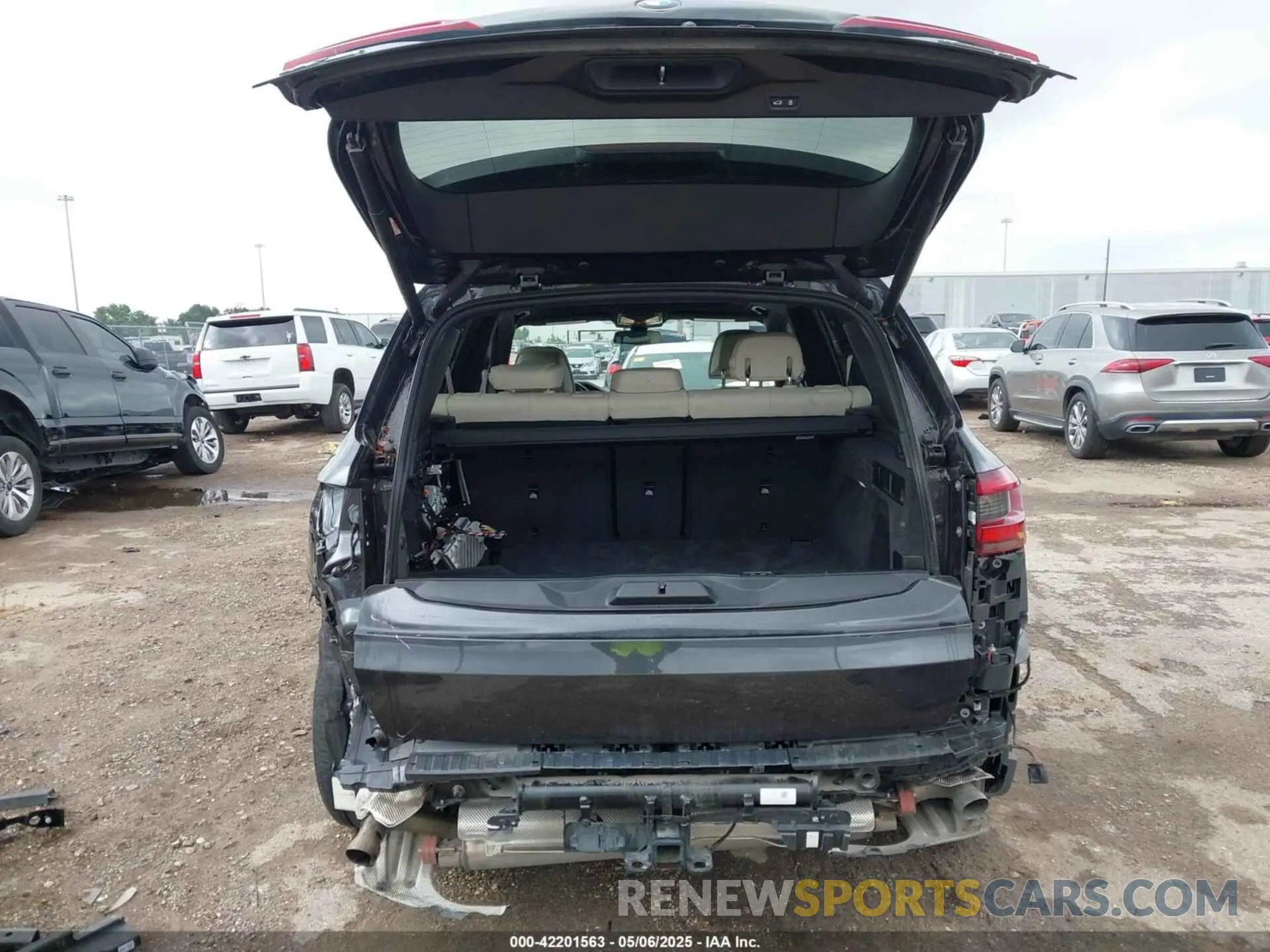 18 Photograph of a damaged car 5UXTA6C02M9F88978 BMW X5 PHEV 2021