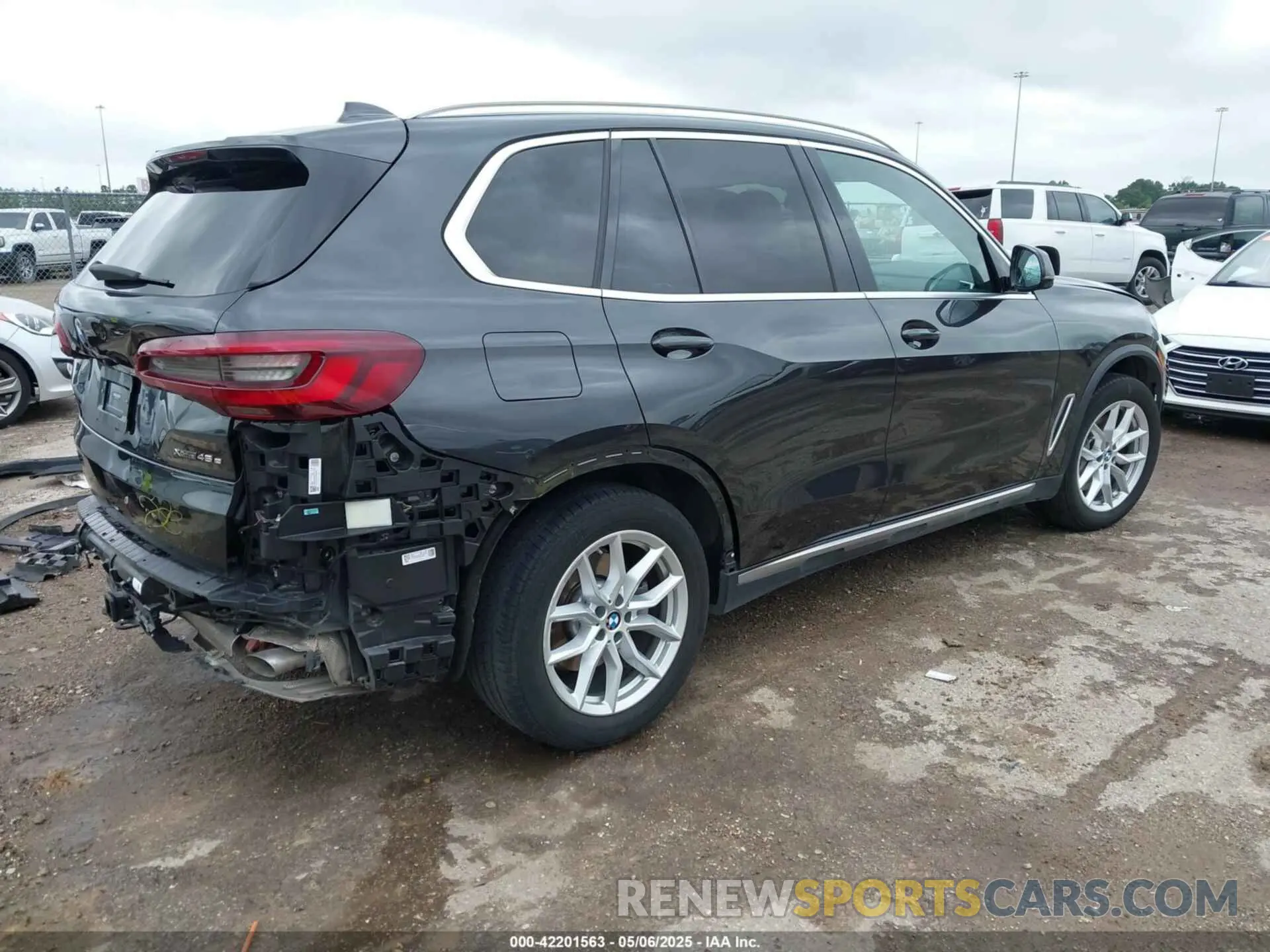 4 Photograph of a damaged car 5UXTA6C02M9F88978 BMW X5 PHEV 2021