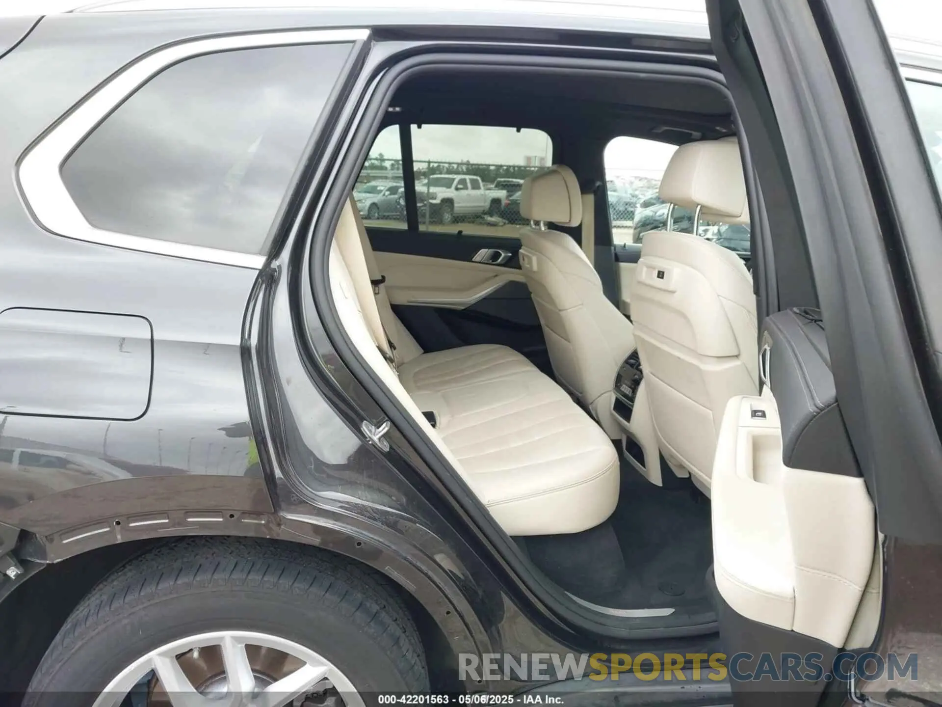 8 Photograph of a damaged car 5UXTA6C02M9F88978 BMW X5 PHEV 2021