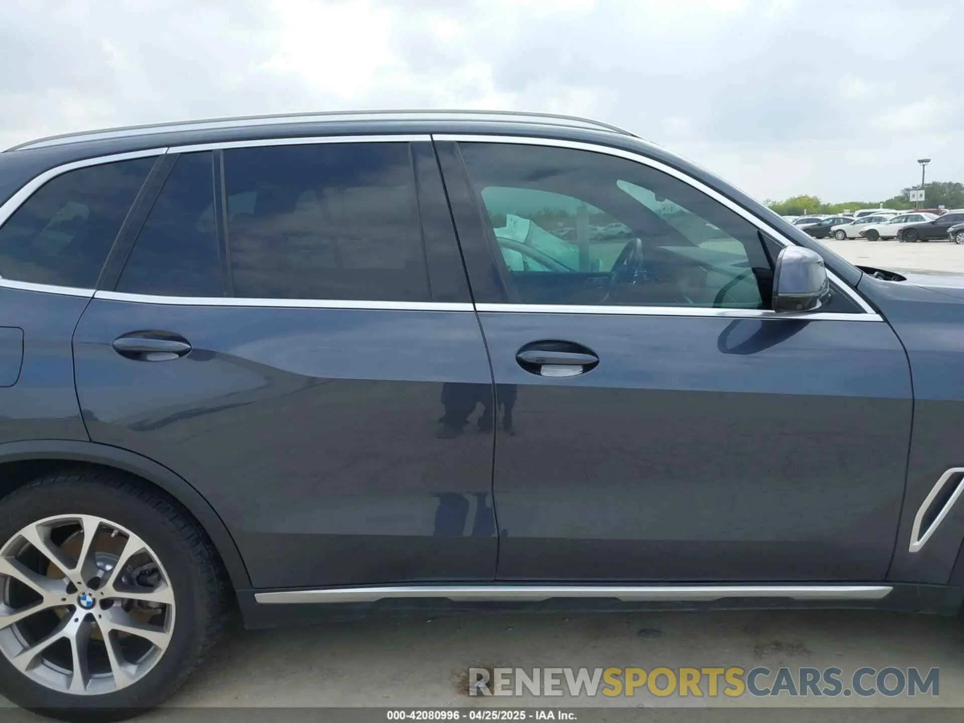 13 Photograph of a damaged car 5UXTA6C04M9D34382 BMW X5 PHEV 2021