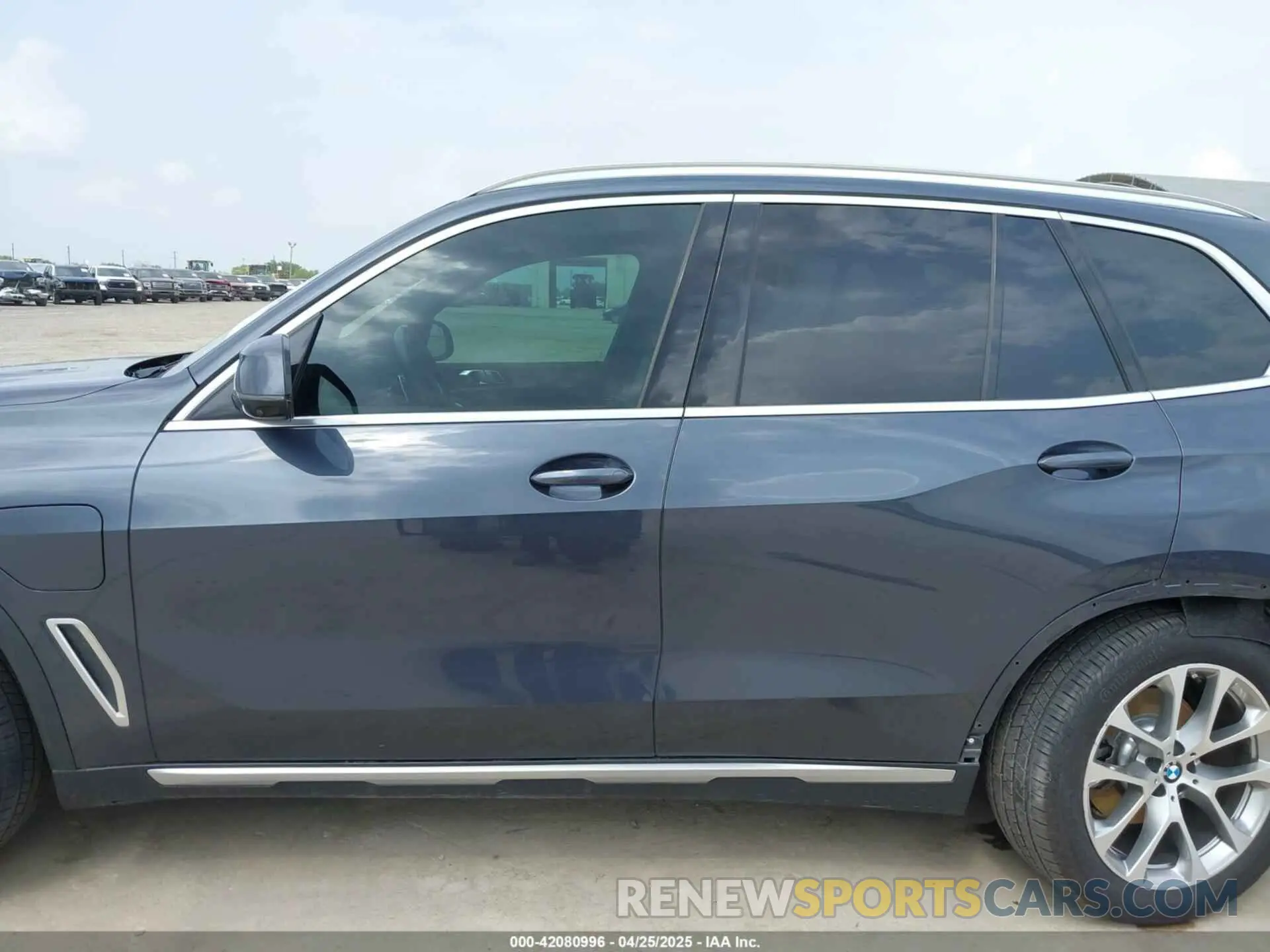 14 Photograph of a damaged car 5UXTA6C04M9D34382 BMW X5 PHEV 2021