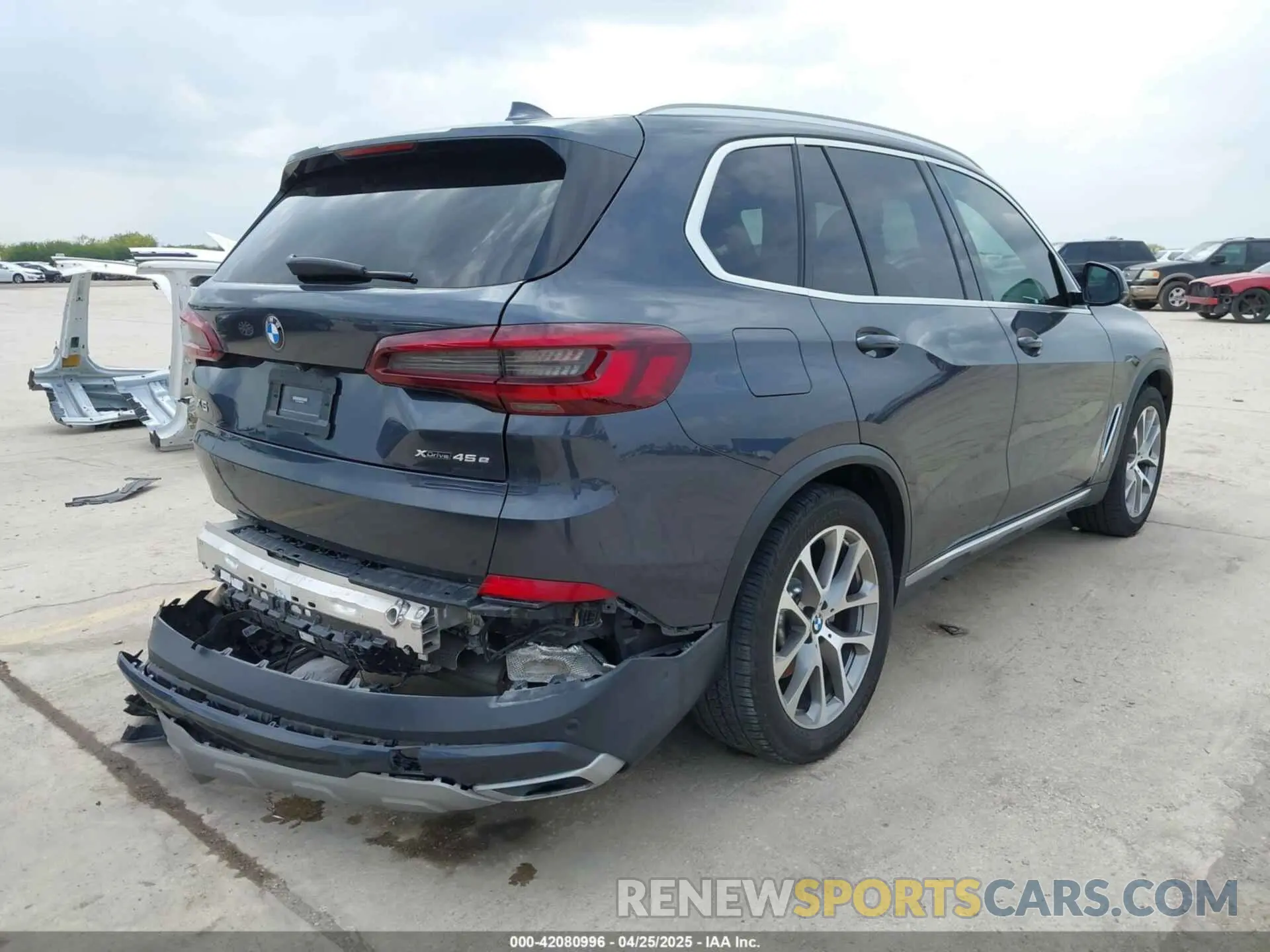 4 Photograph of a damaged car 5UXTA6C04M9D34382 BMW X5 PHEV 2021