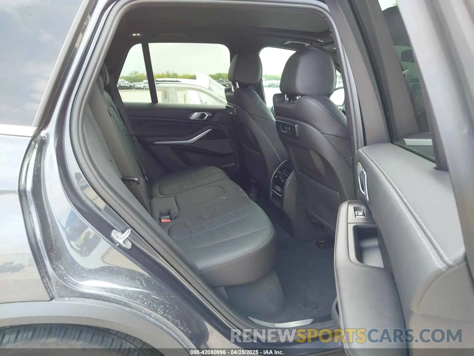 8 Photograph of a damaged car 5UXTA6C04M9D34382 BMW X5 PHEV 2021