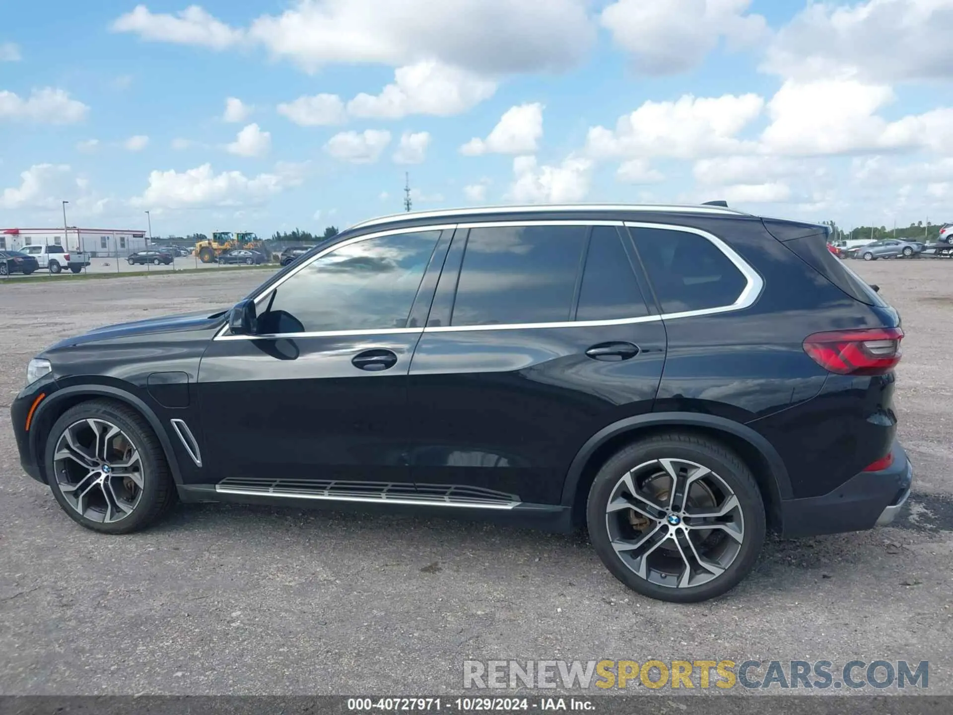 14 Photograph of a damaged car 5UXTA6C07M9F32812 BMW X5 PHEV 2021