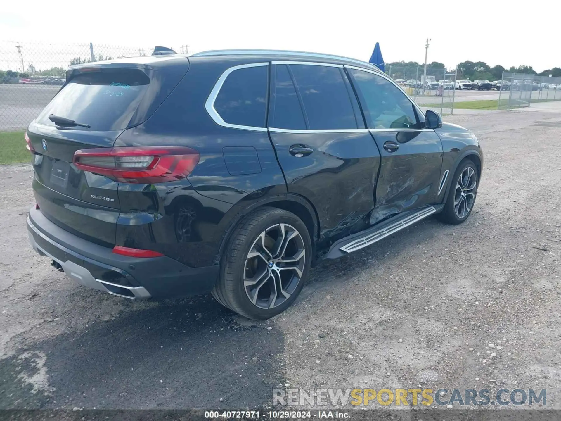 4 Photograph of a damaged car 5UXTA6C07M9F32812 BMW X5 PHEV 2021