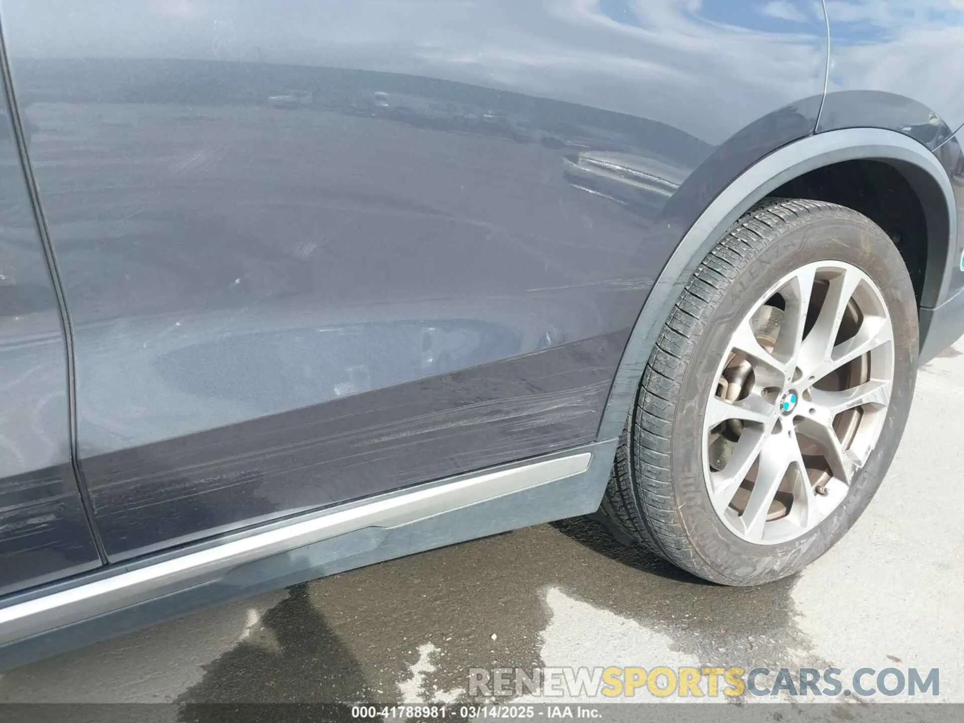 18 Photograph of a damaged car 5UXTA6C09M9D26035 BMW X5 PHEV 2021