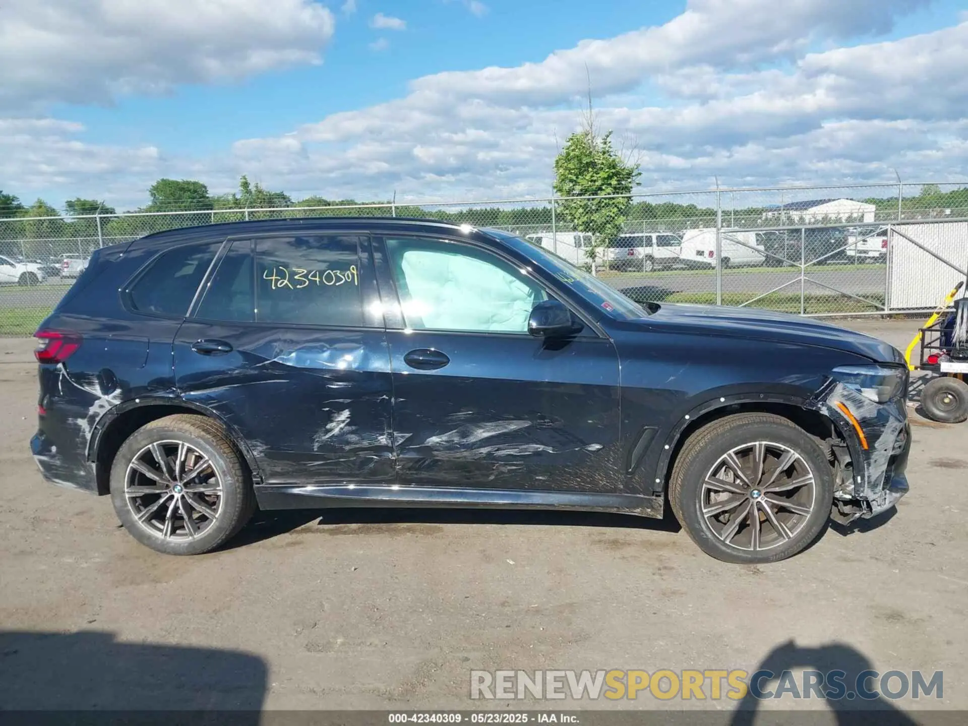 13 Photograph of a damaged car 5UXTA6C09M9F27367 BMW X5 PHEV 2021