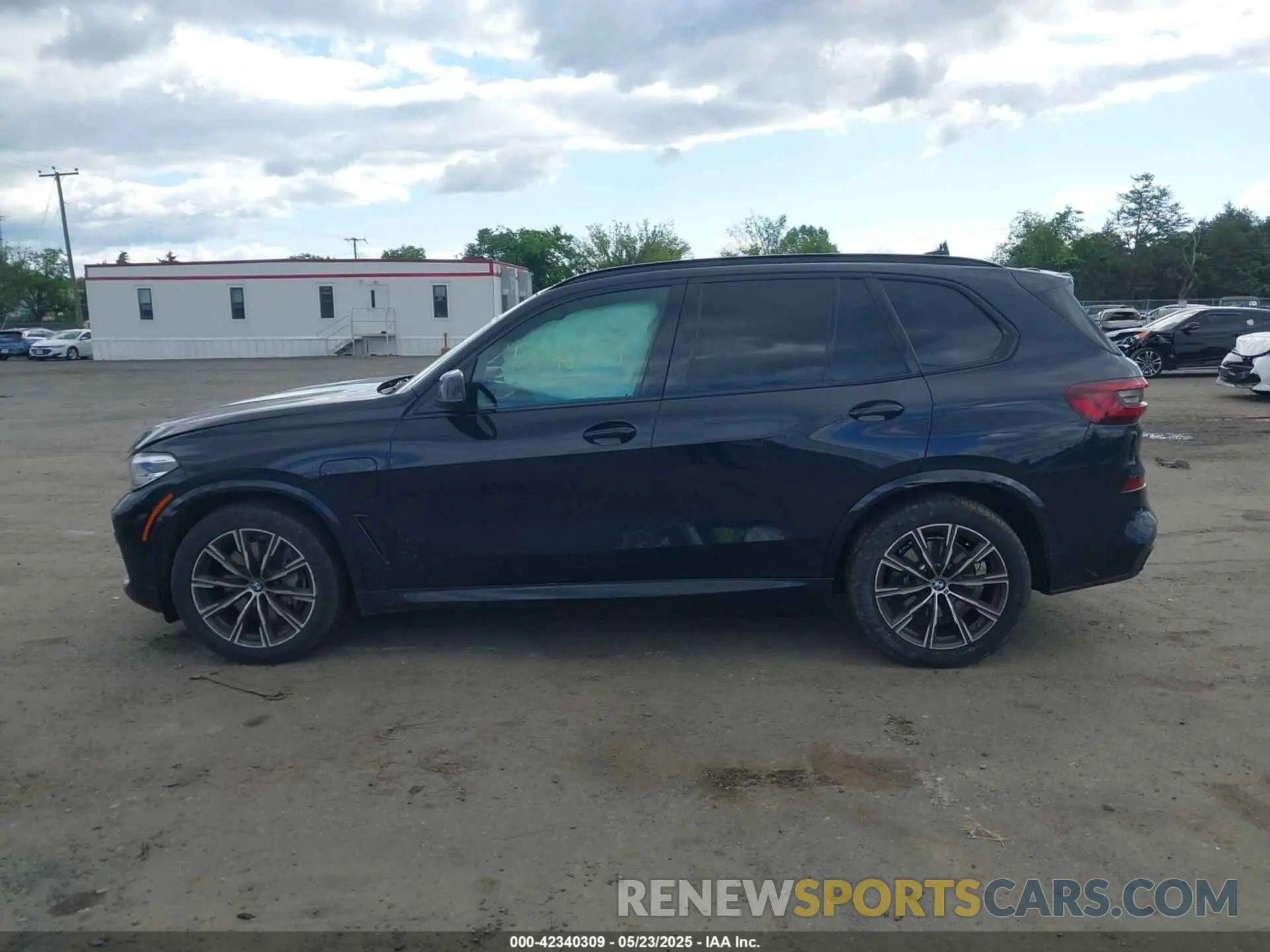 14 Photograph of a damaged car 5UXTA6C09M9F27367 BMW X5 PHEV 2021