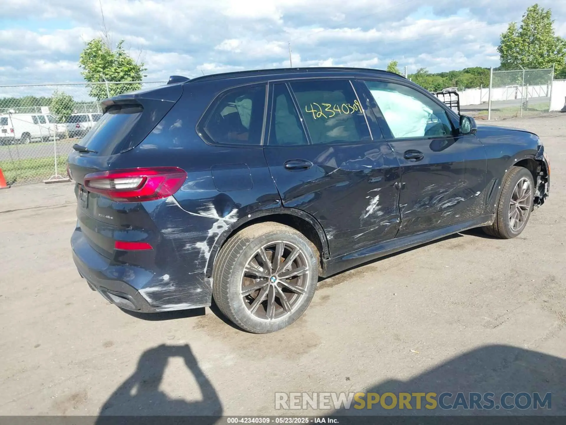 4 Photograph of a damaged car 5UXTA6C09M9F27367 BMW X5 PHEV 2021