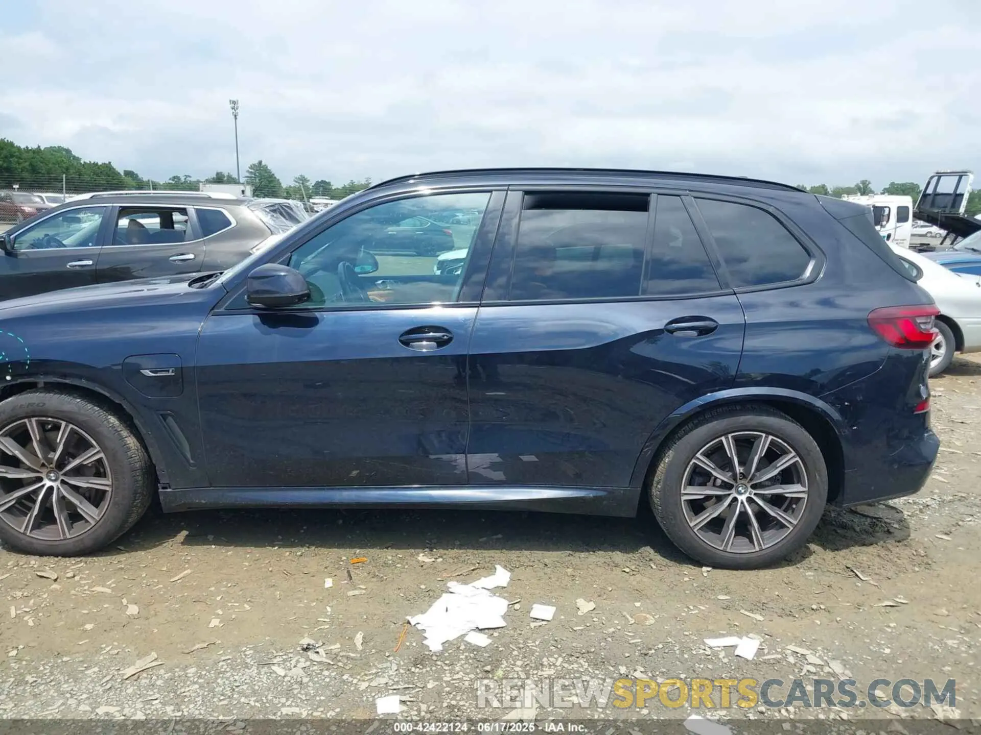 15 Photograph of a damaged car 5UXTA6C01N9J99912 BMW X5 PHEV 2022
