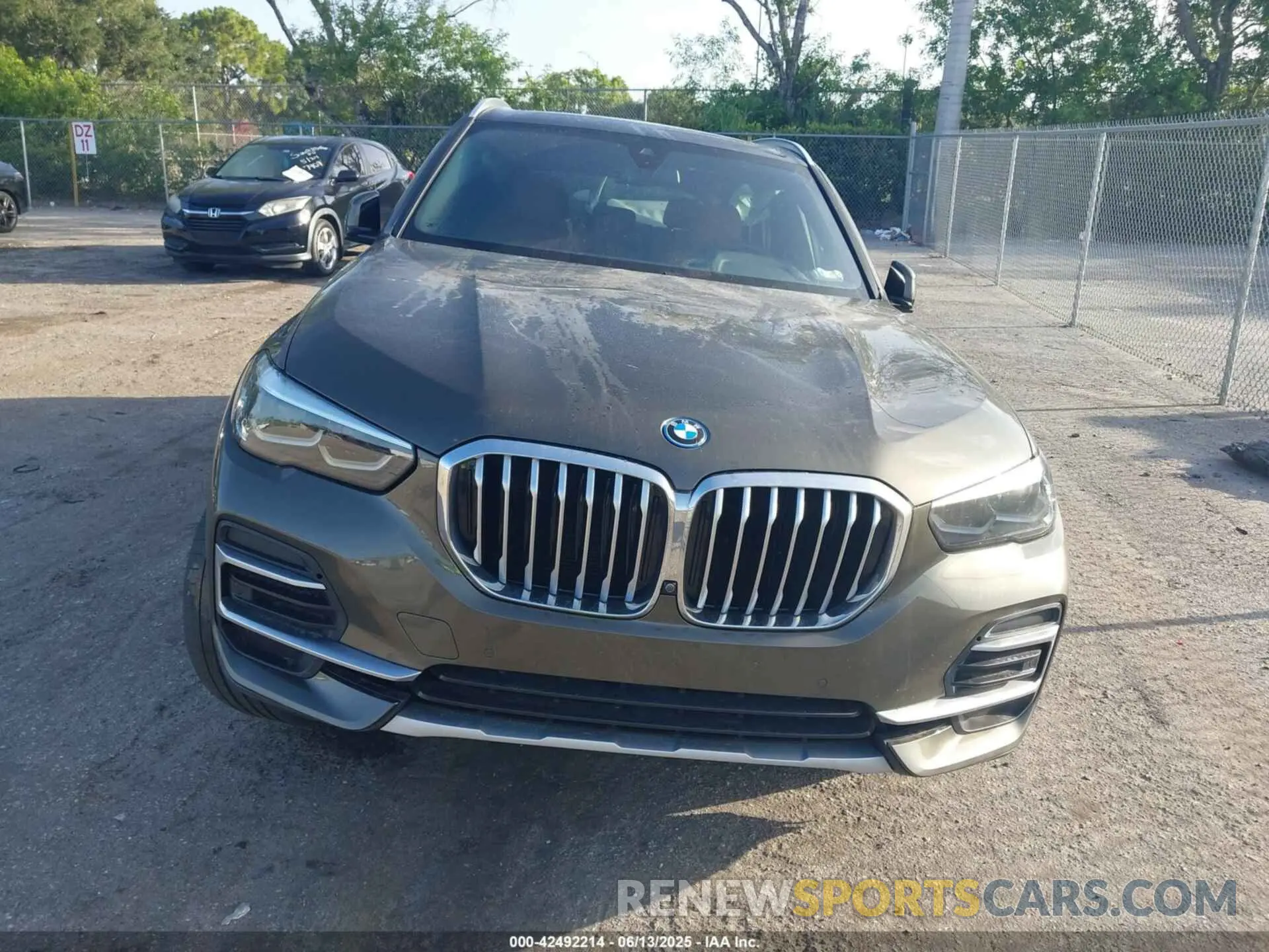 12 Photograph of a damaged car 5UXTA6C01N9M51979 BMW X5 PHEV 2022
