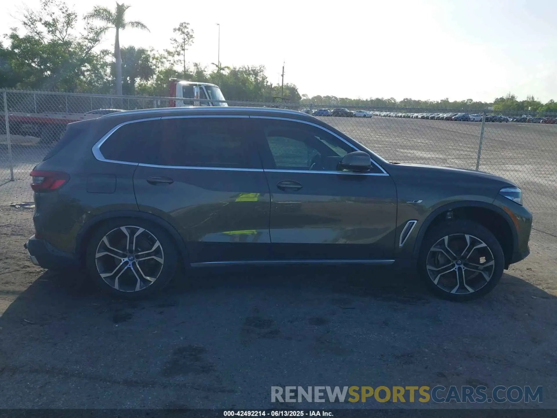 13 Photograph of a damaged car 5UXTA6C01N9M51979 BMW X5 PHEV 2022