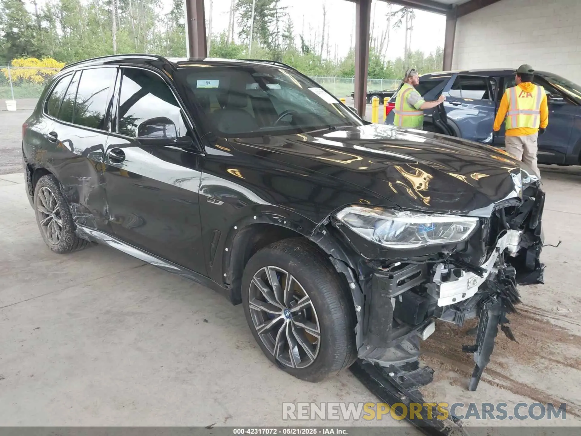 1 Photograph of a damaged car 5UXTA6C02N9L02576 BMW X5 PHEV 2022
